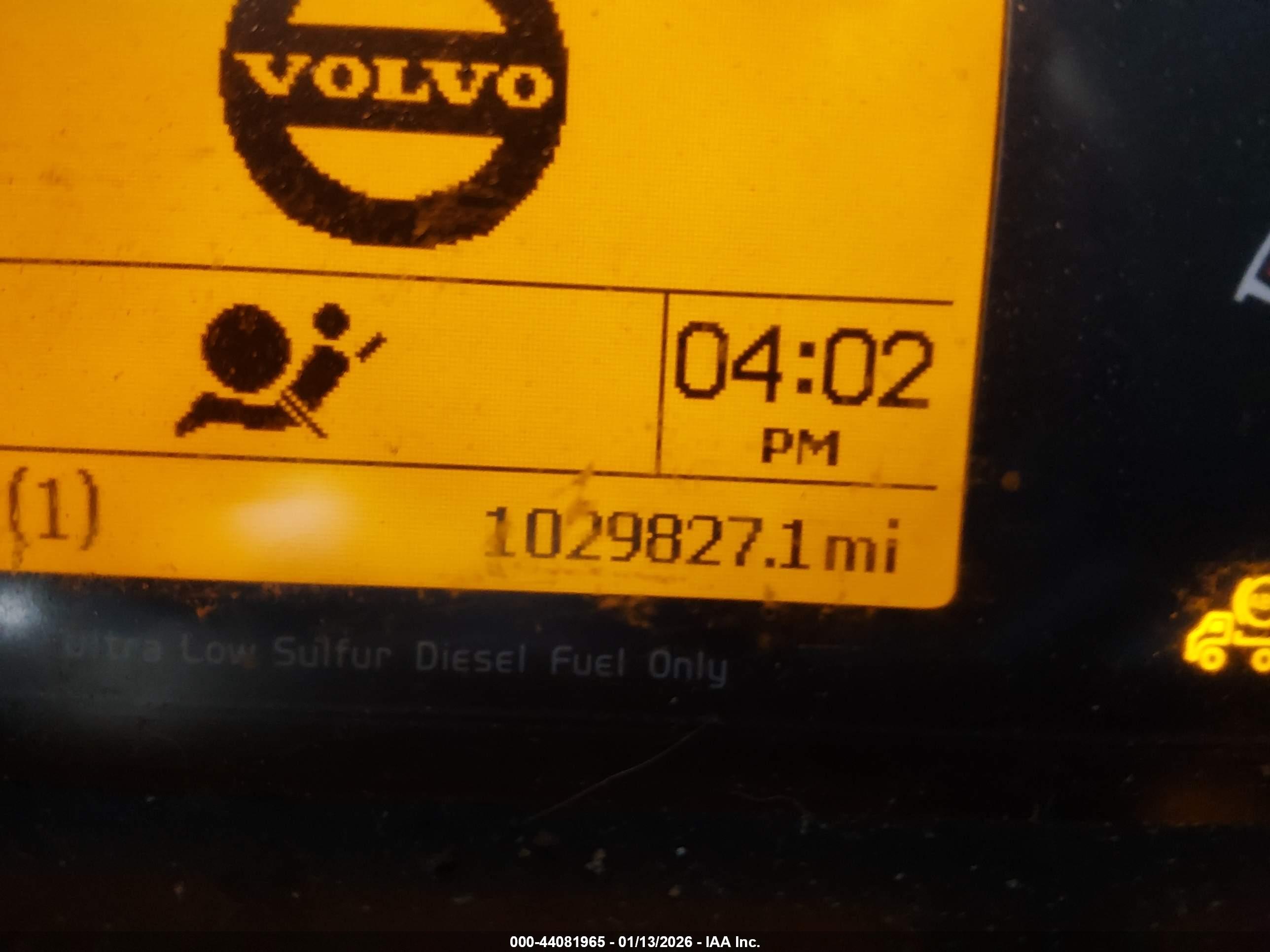 VOLVO VNL image 6