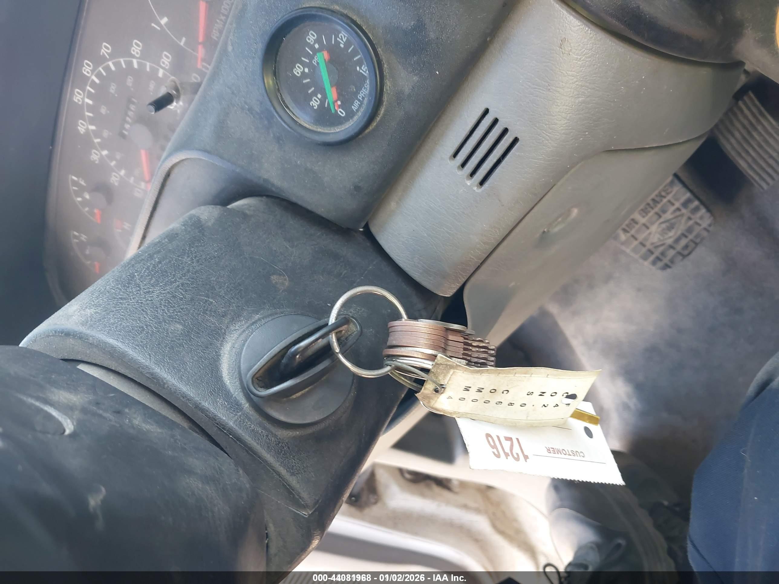 FORD F-750 image 11