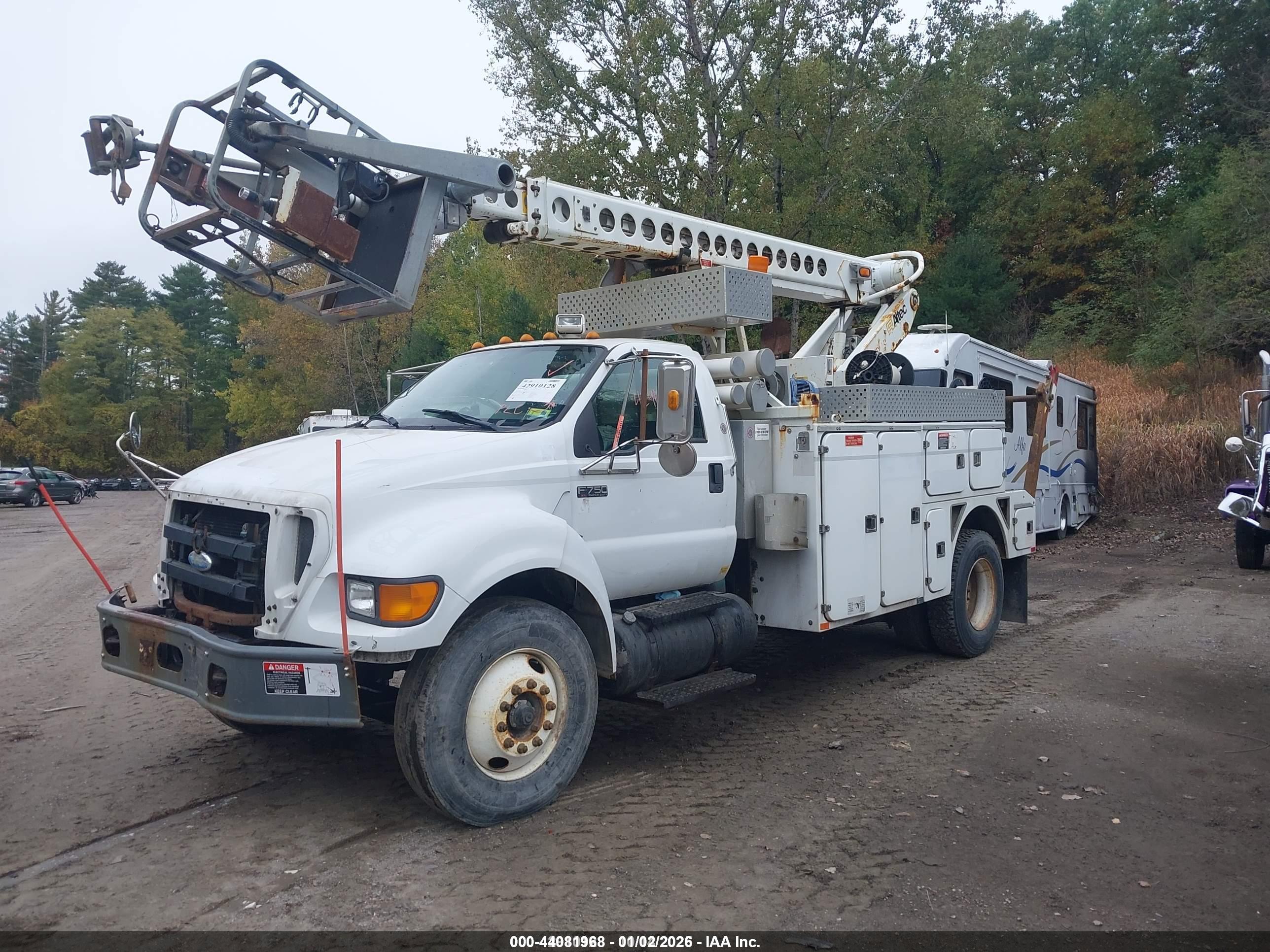 FORD F-750 image 2