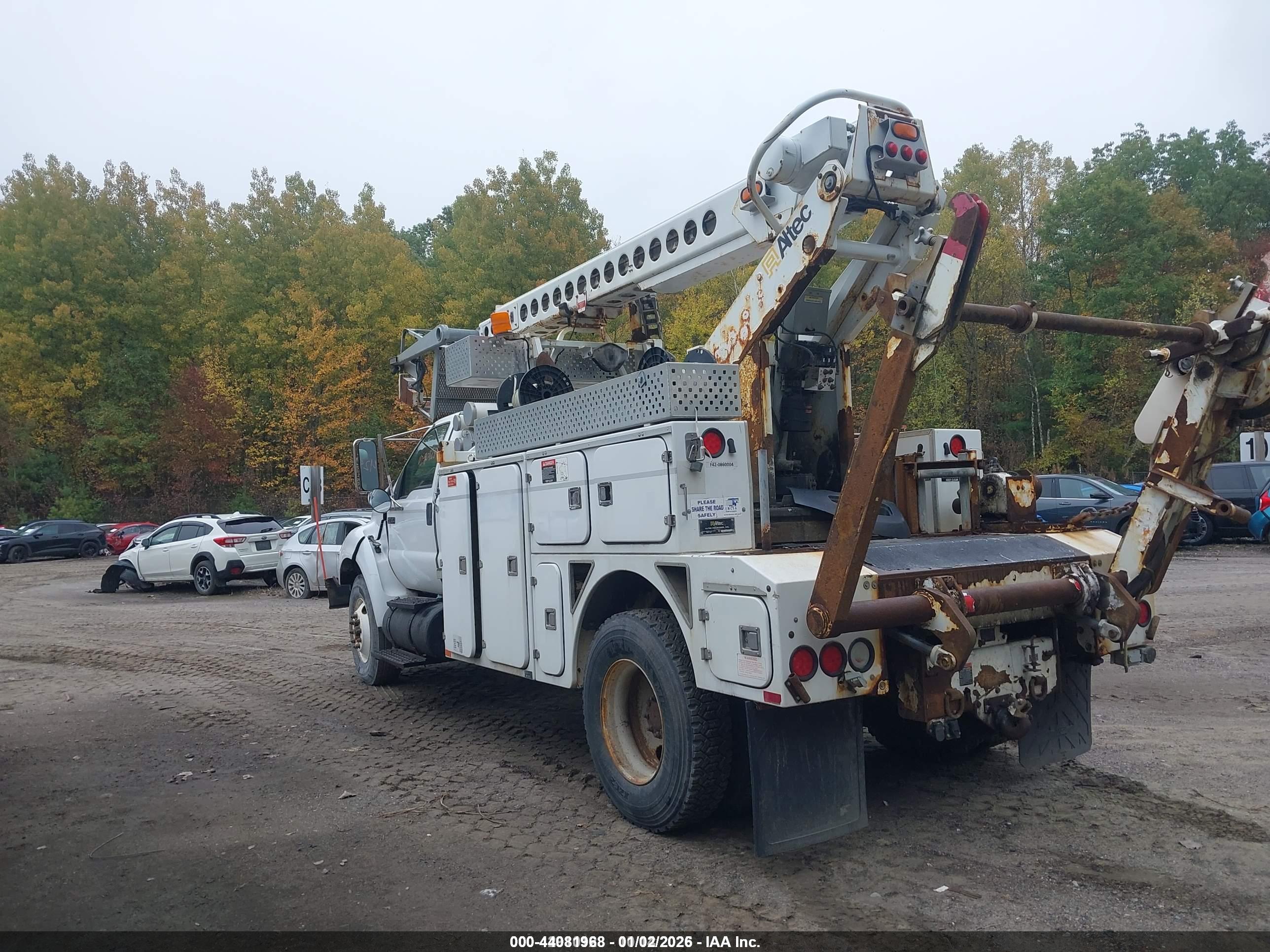 FORD F-750 image 3