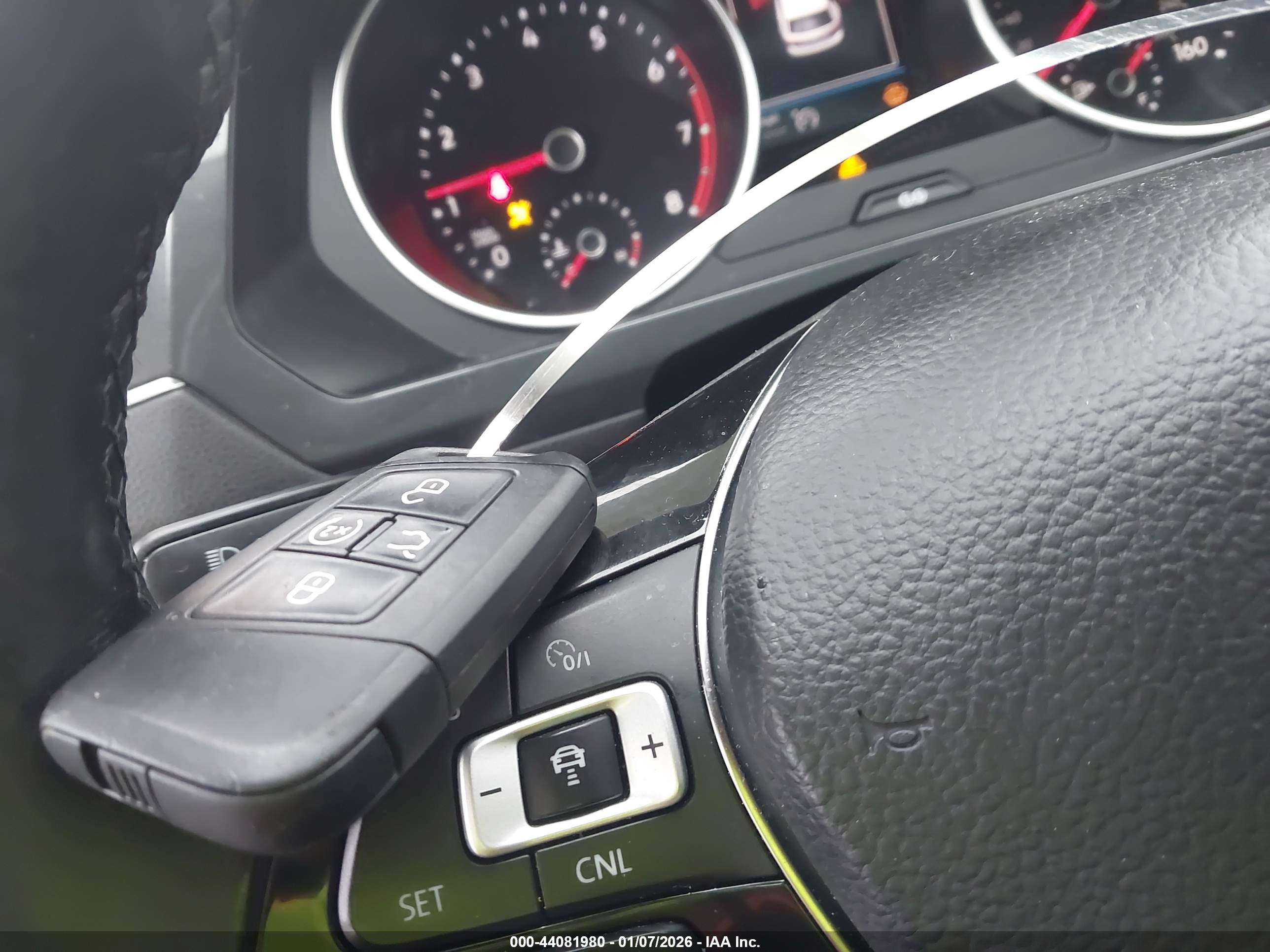 VOLKSWAGEN TIGUAN image 11