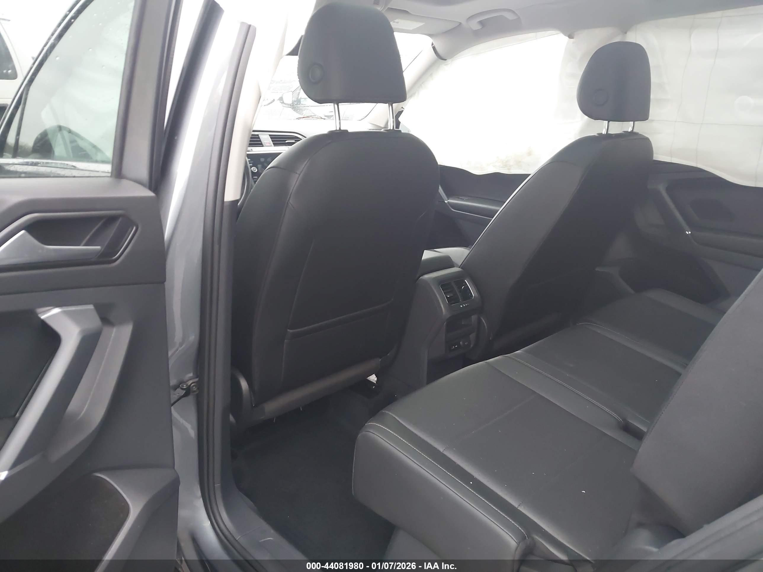 VOLKSWAGEN TIGUAN image 8