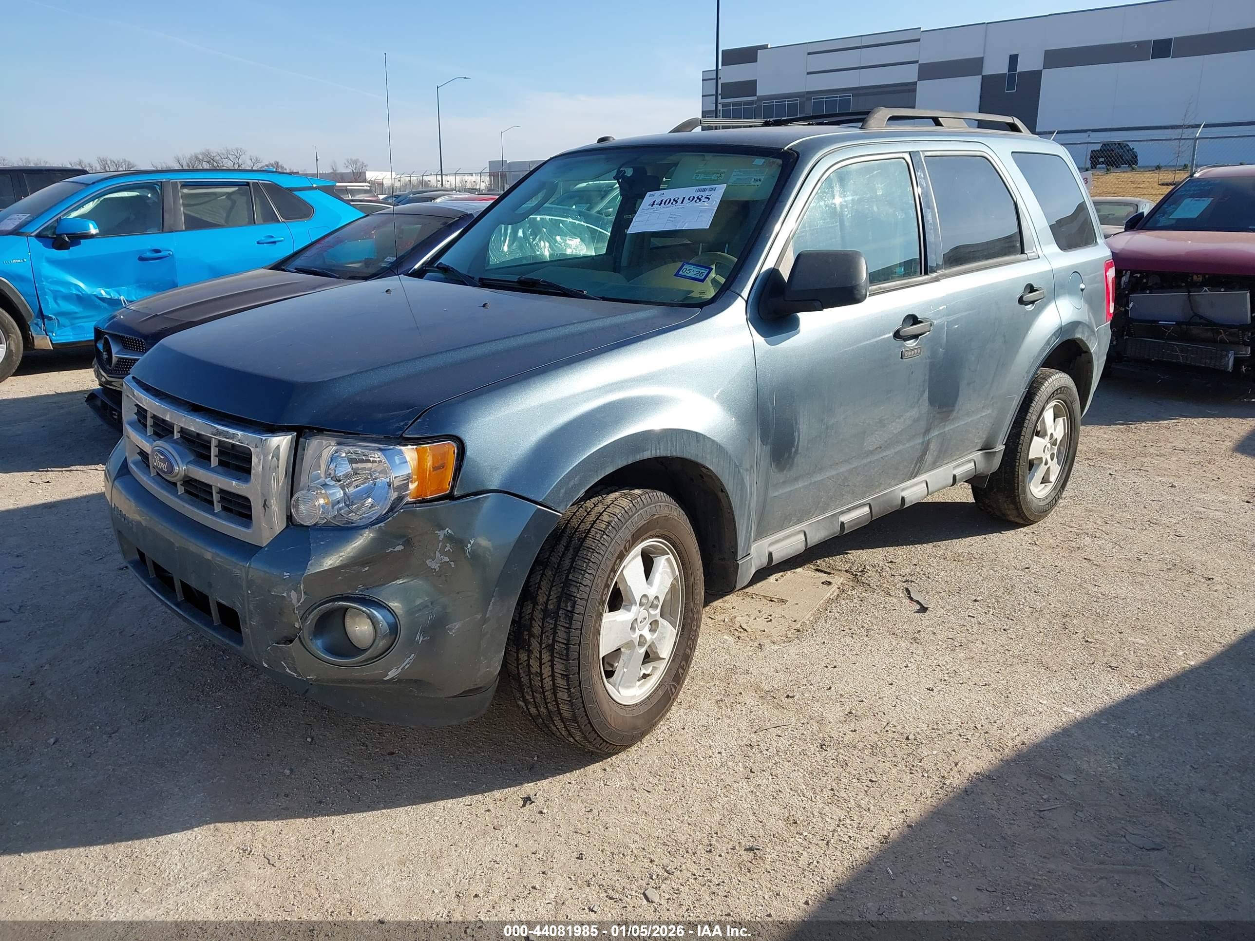 FORD ESCAPE image 2