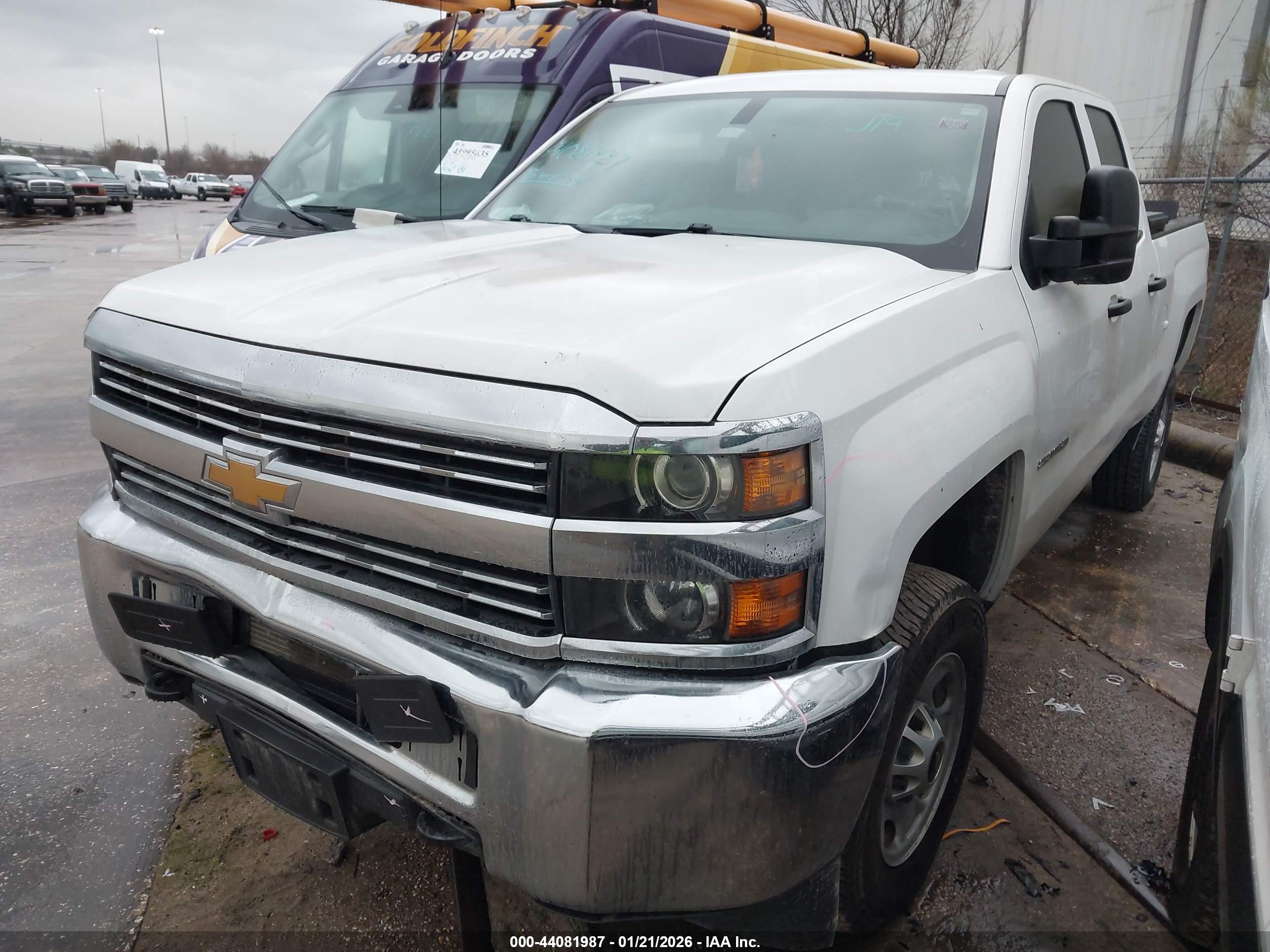 CHEVROLET SILVERADO image 2