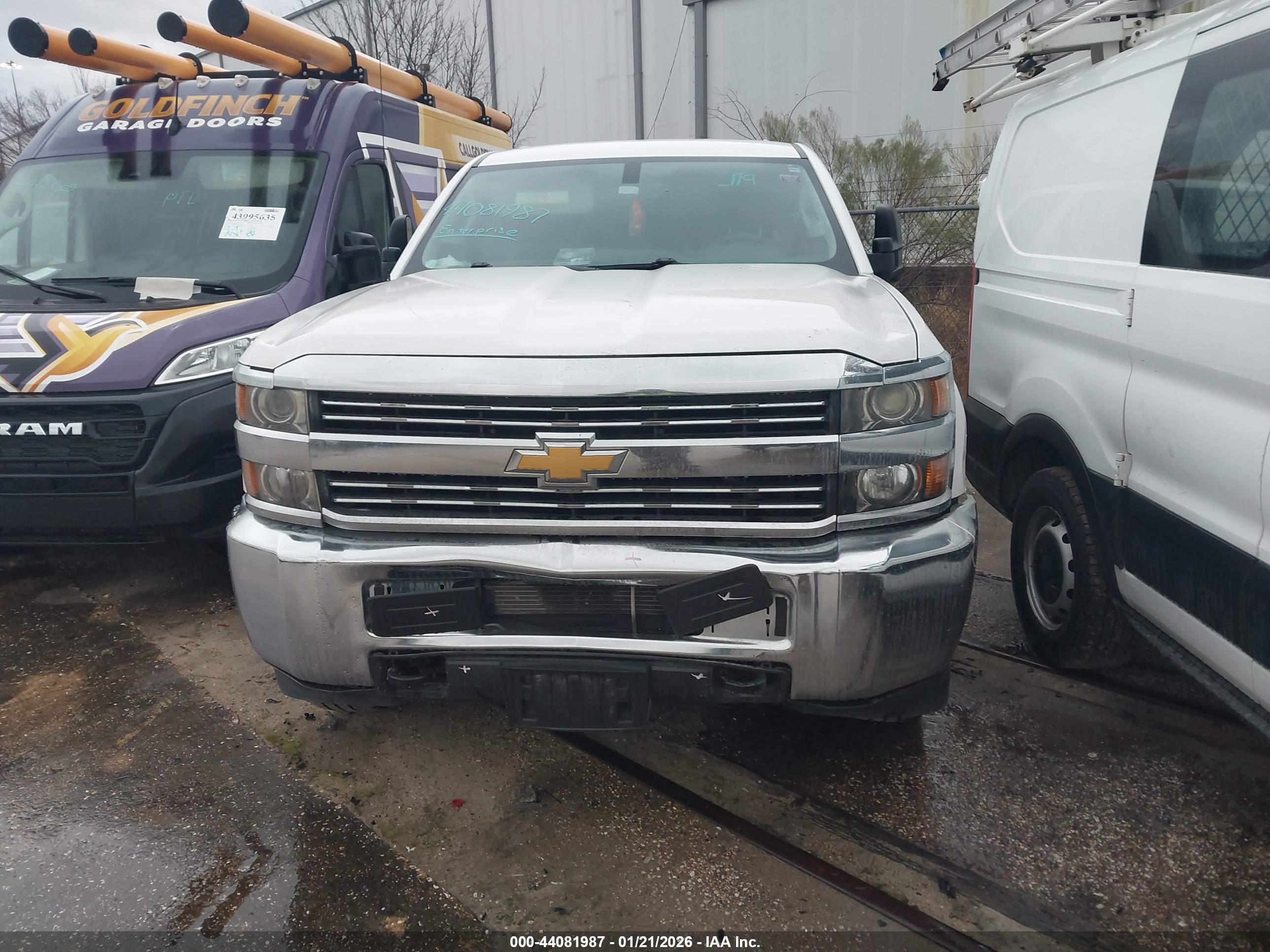 CHEVROLET SILVERADO image 6