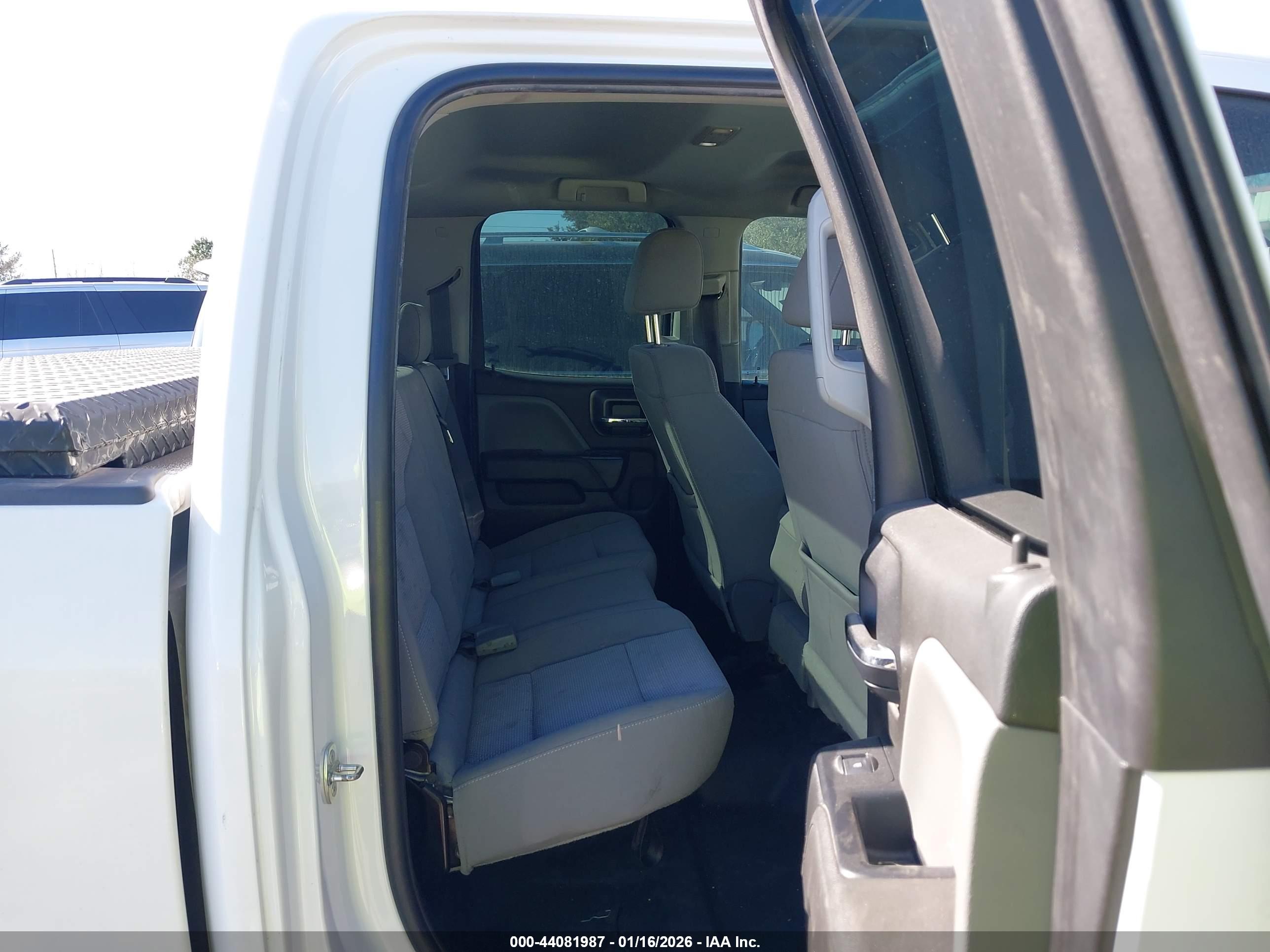 CHEVROLET SILVERADO image 8