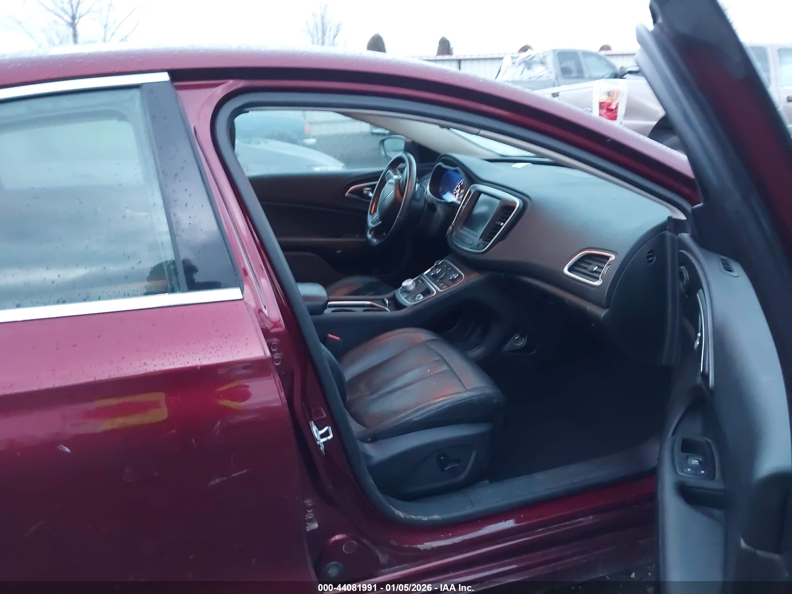 CHRYSLER 200 image 5