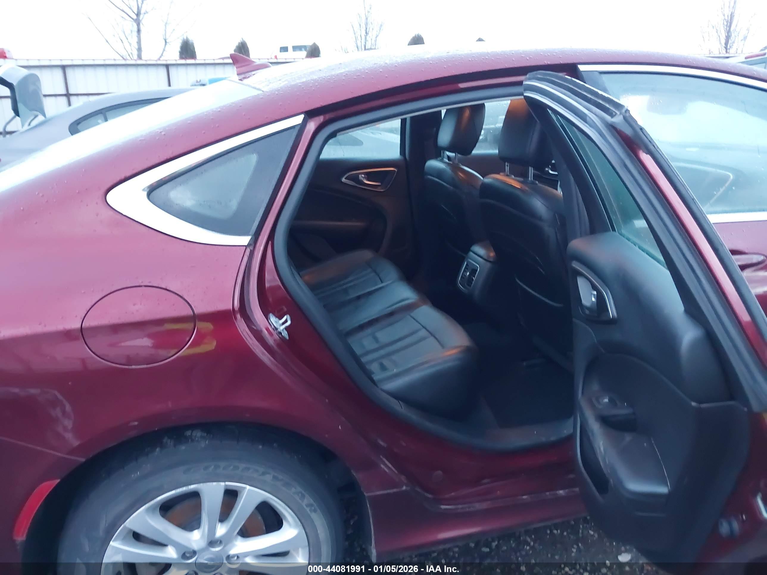 CHRYSLER 200 image 8