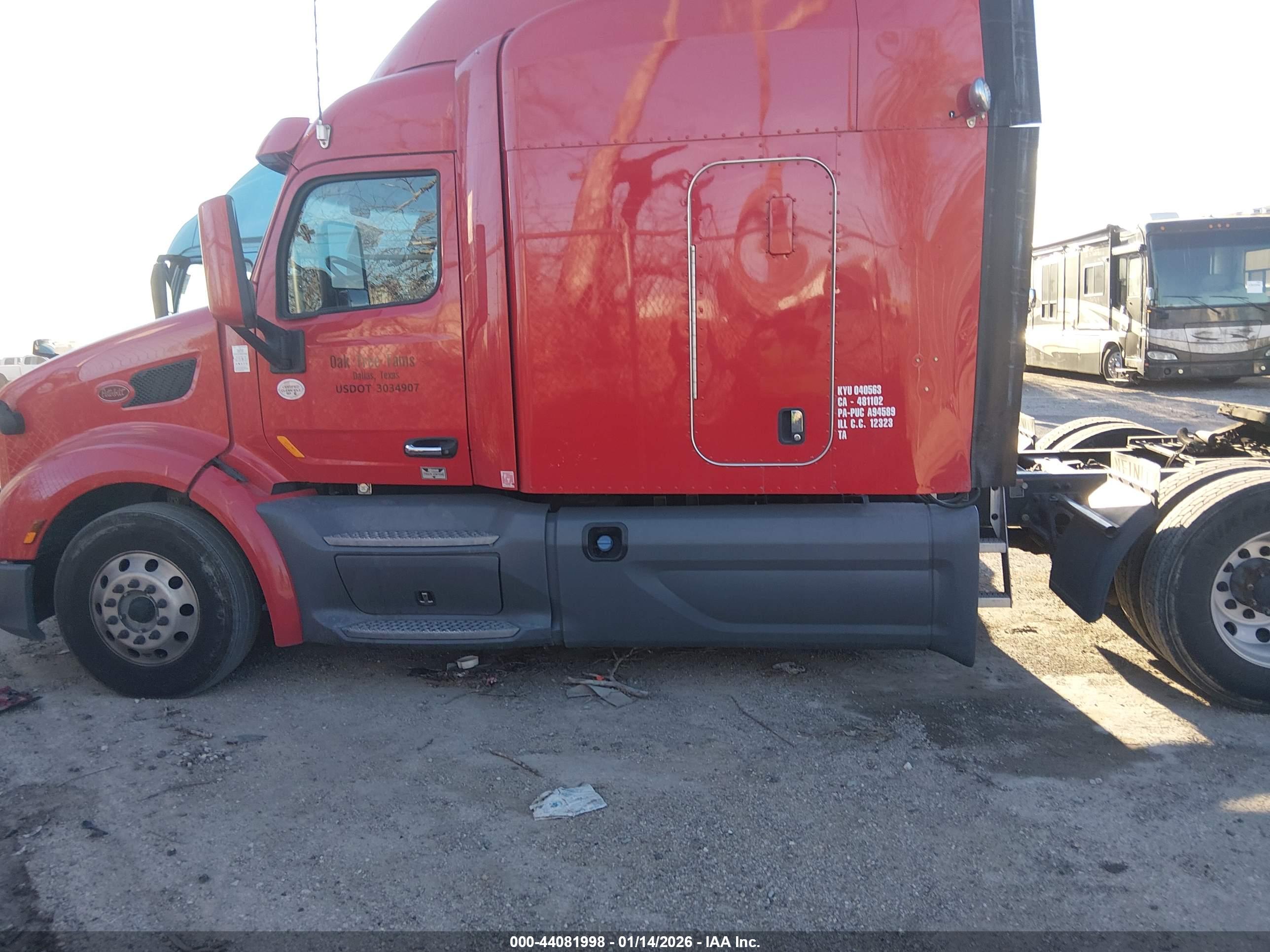 PETERBILT 579 image 2