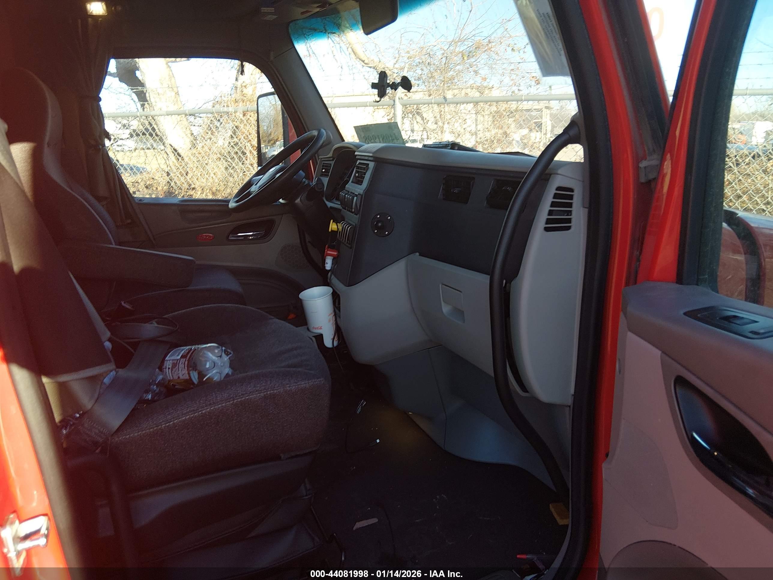 PETERBILT 579 image 7