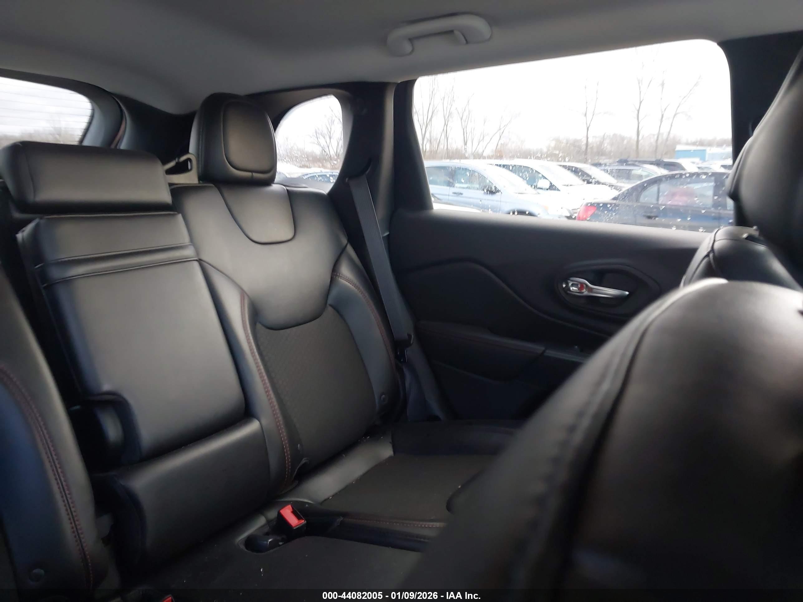 JEEP CHEROKEE image 8