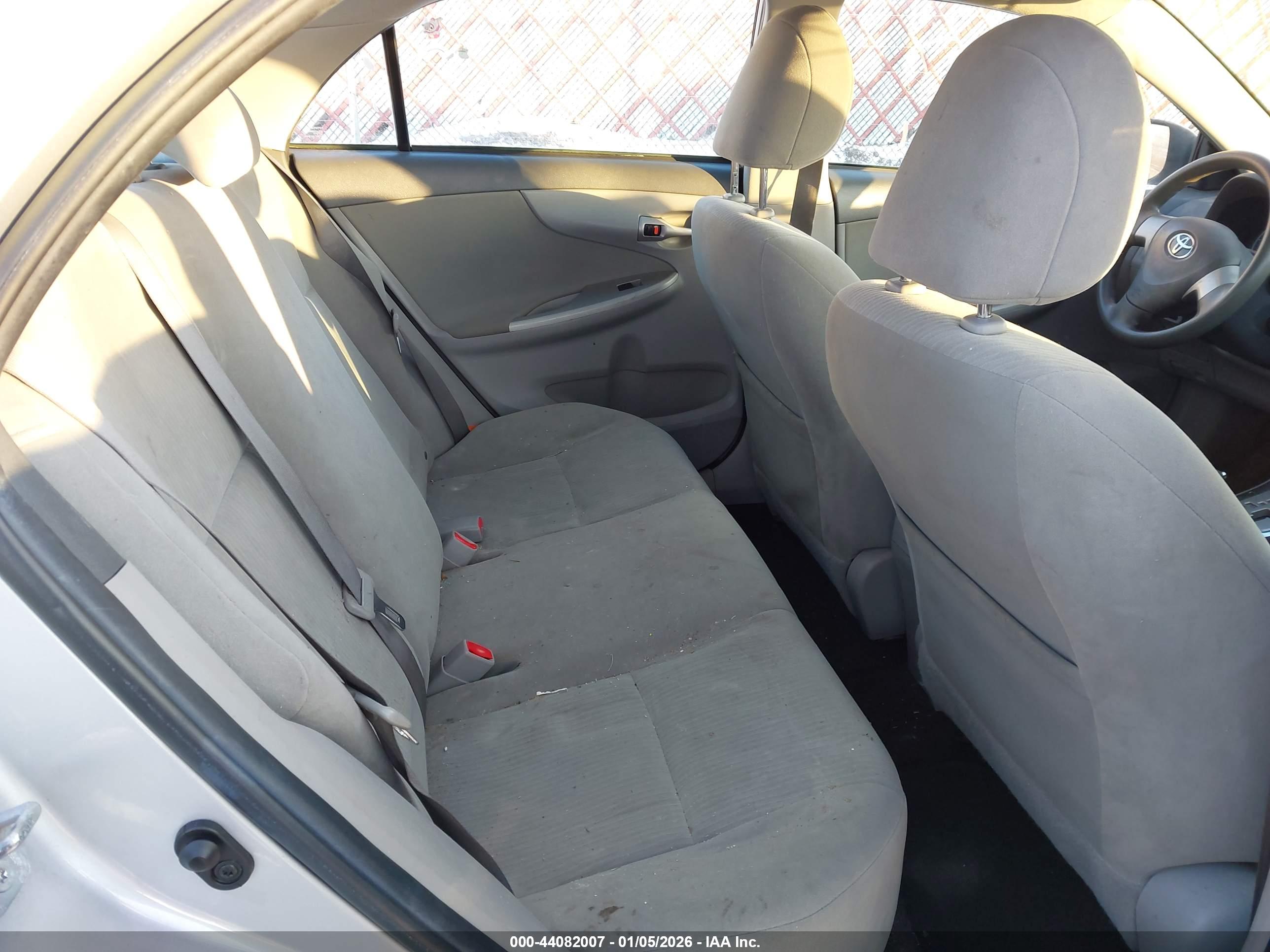 TOYOTA COROLLA image 8