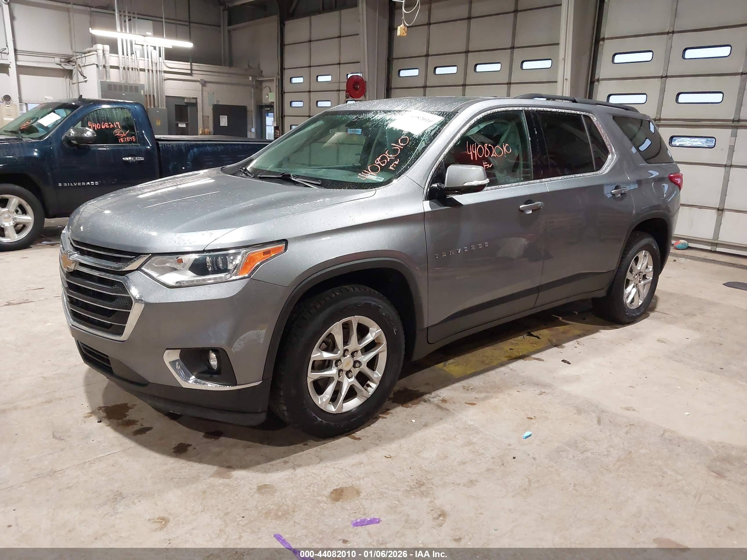 CHEVROLET TRAVERSE image 2