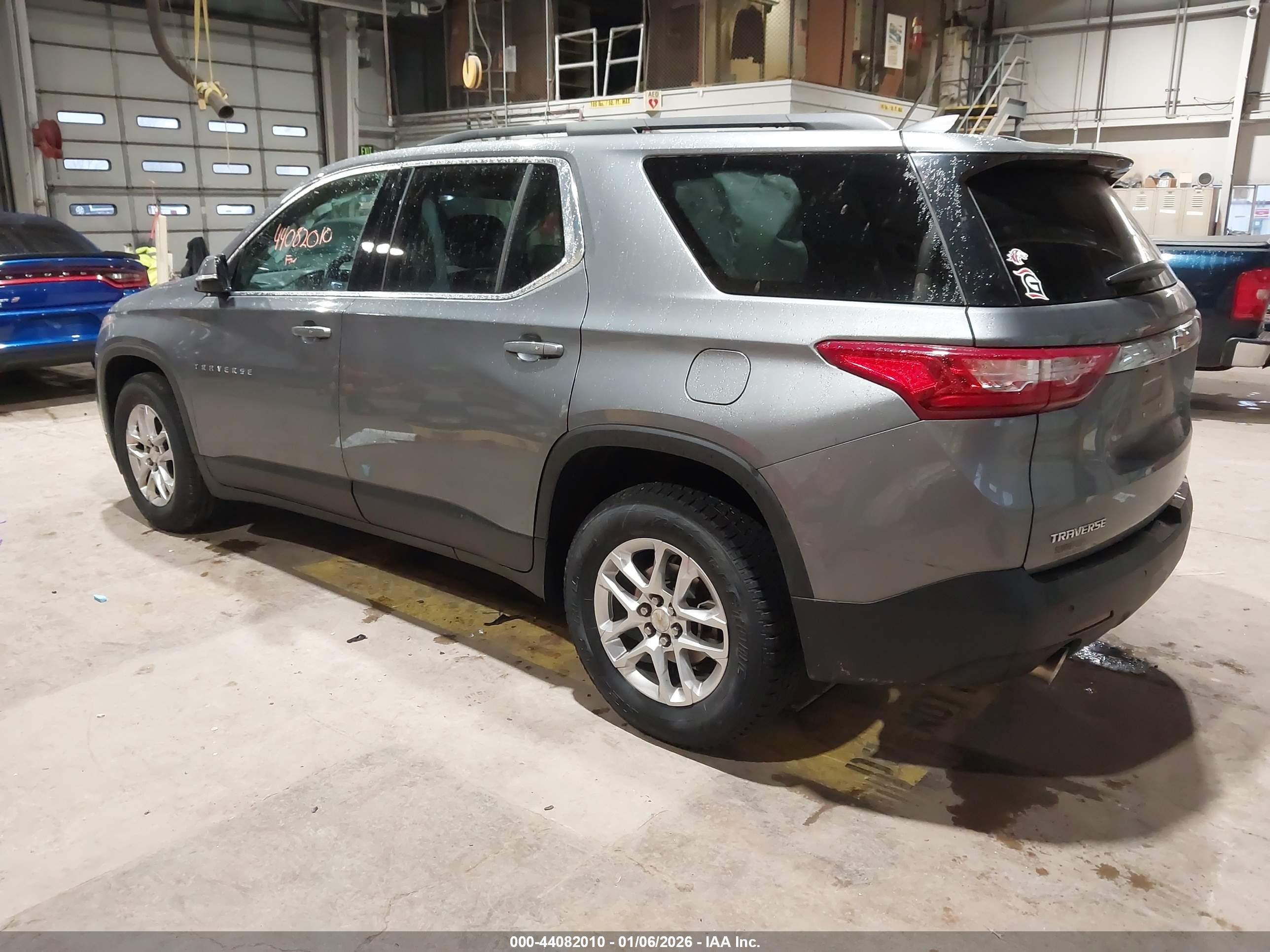 CHEVROLET TRAVERSE image 3
