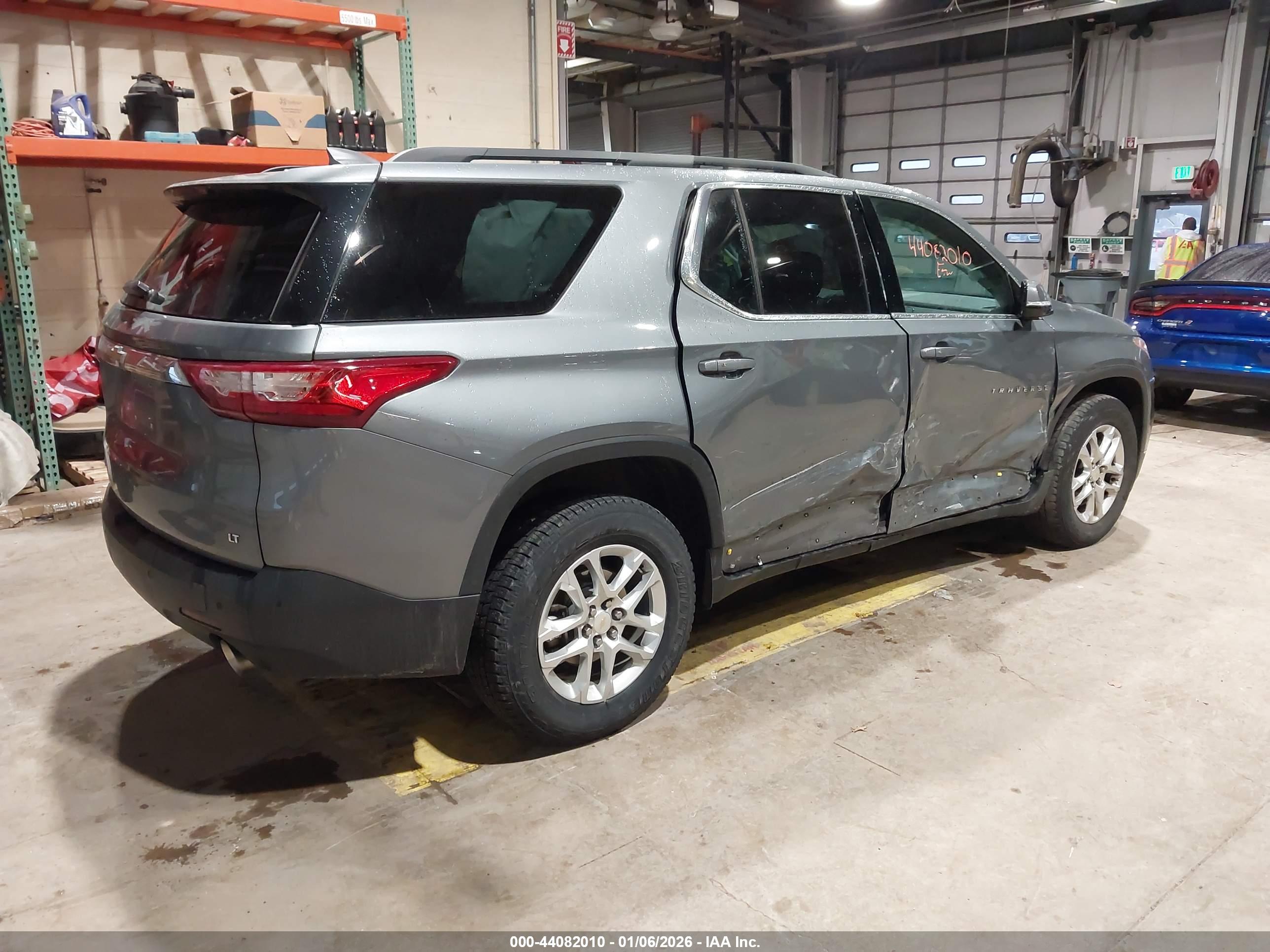 CHEVROLET TRAVERSE image 4