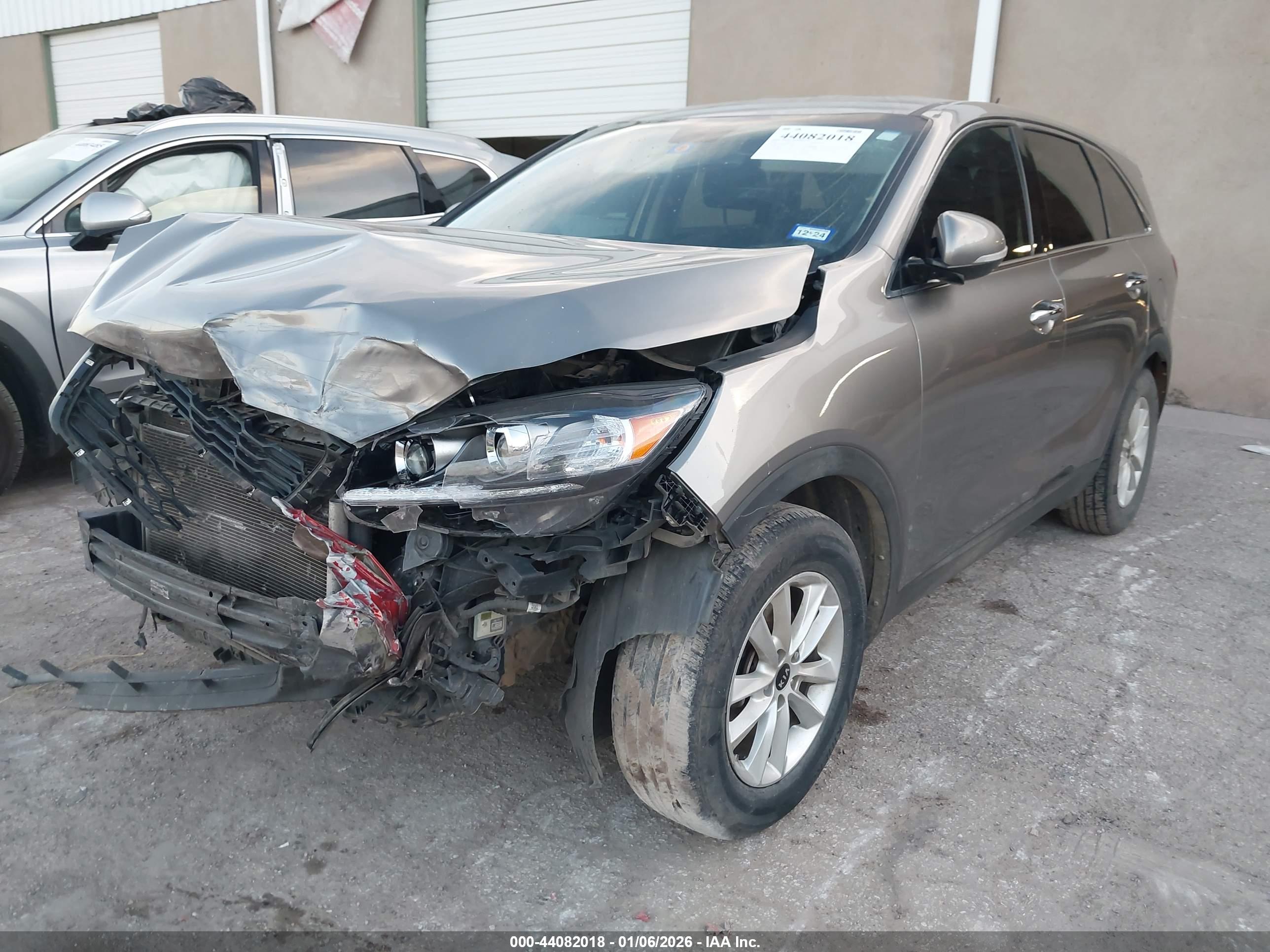 KIA SORENTO image 2