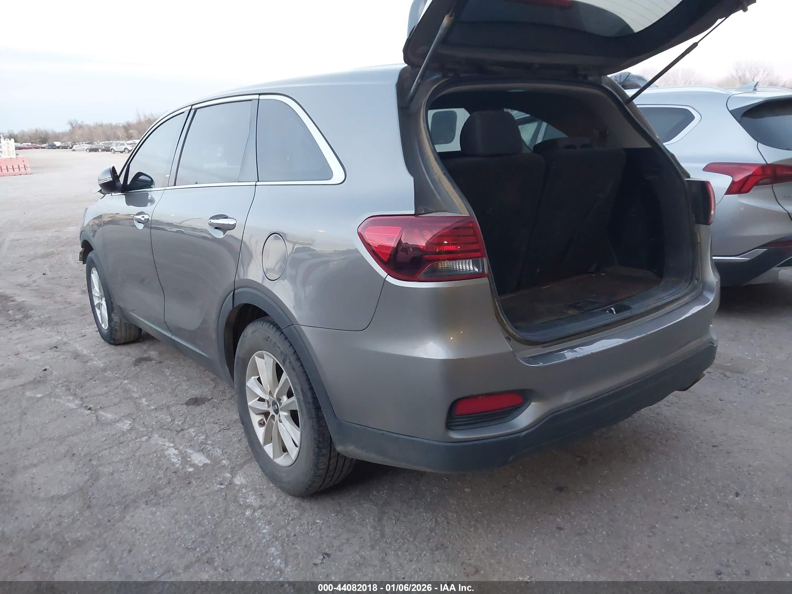 KIA SORENTO image 3
