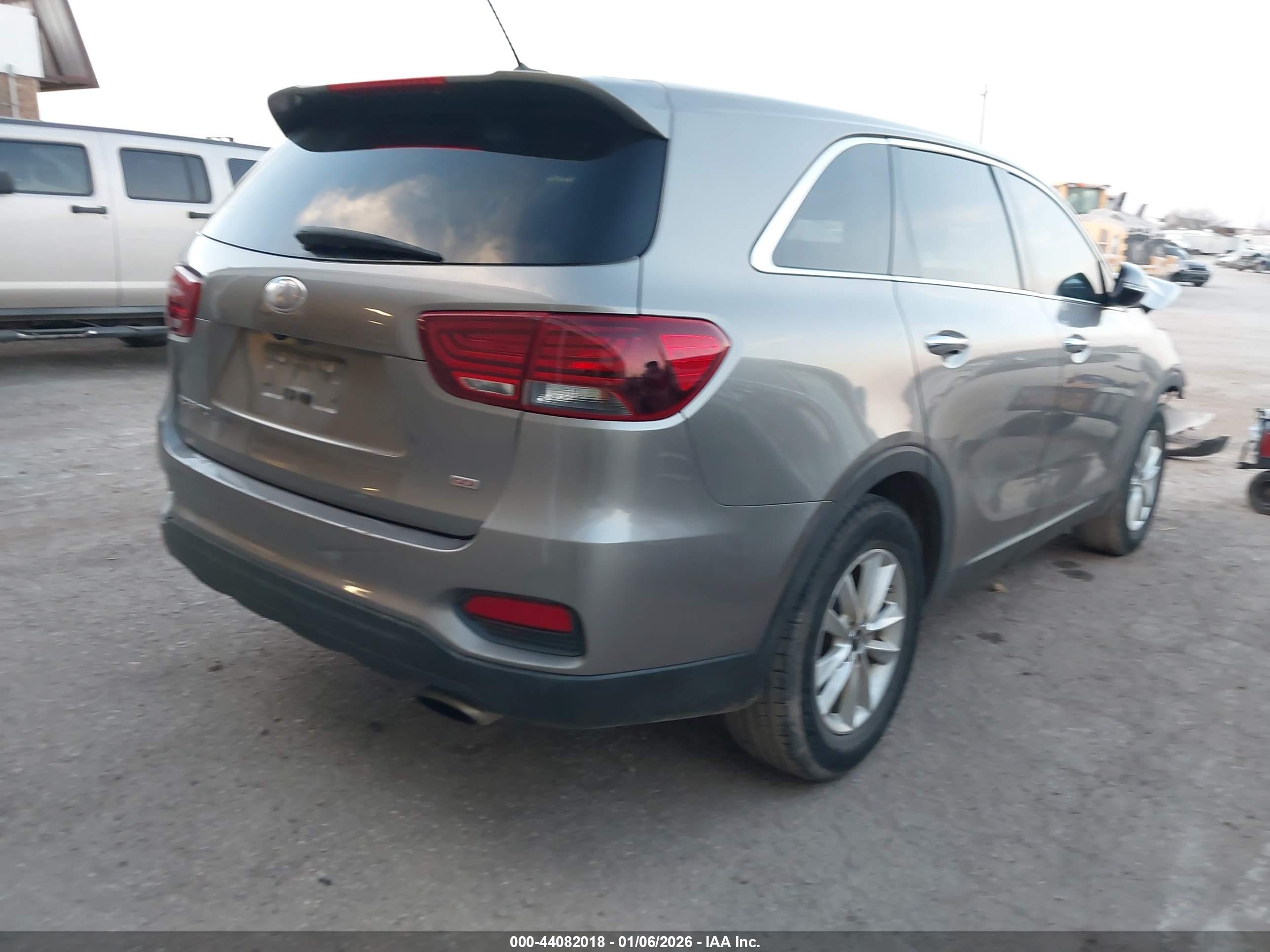 KIA SORENTO image 4