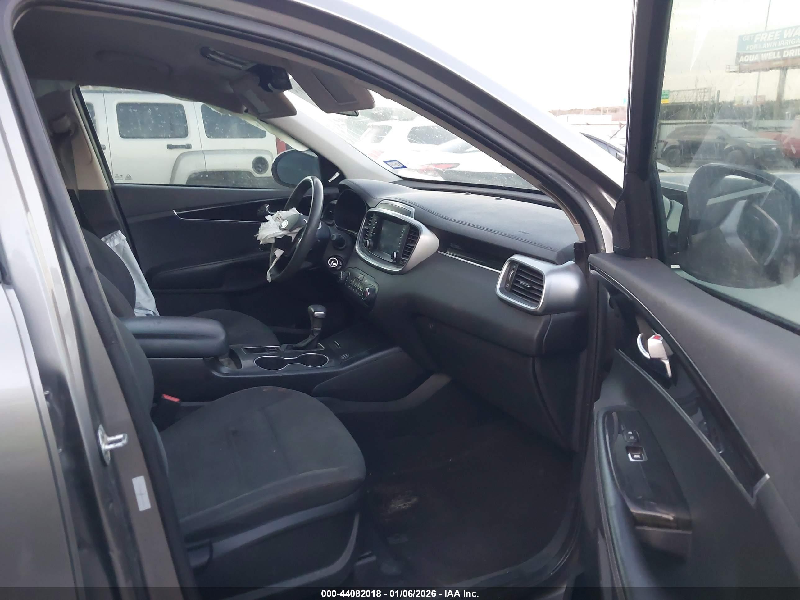 KIA SORENTO image 5