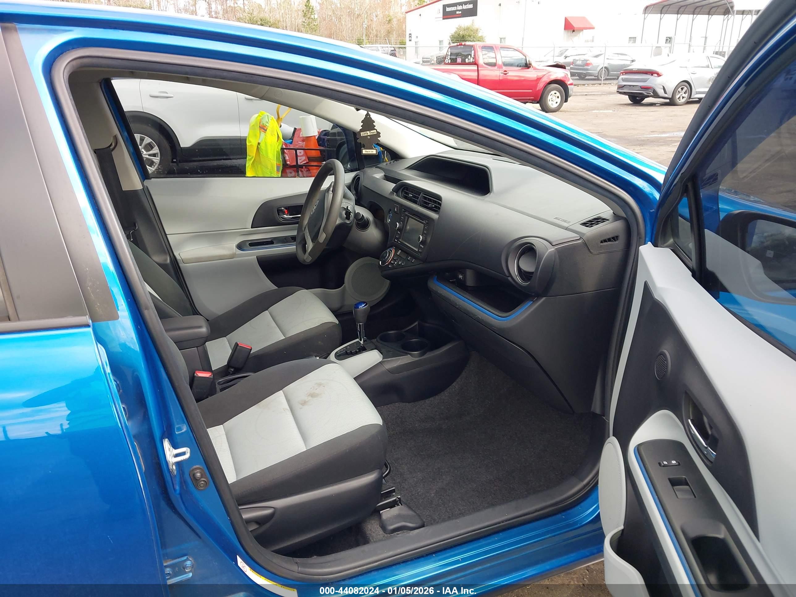 TOYOTA PRIUS image 5