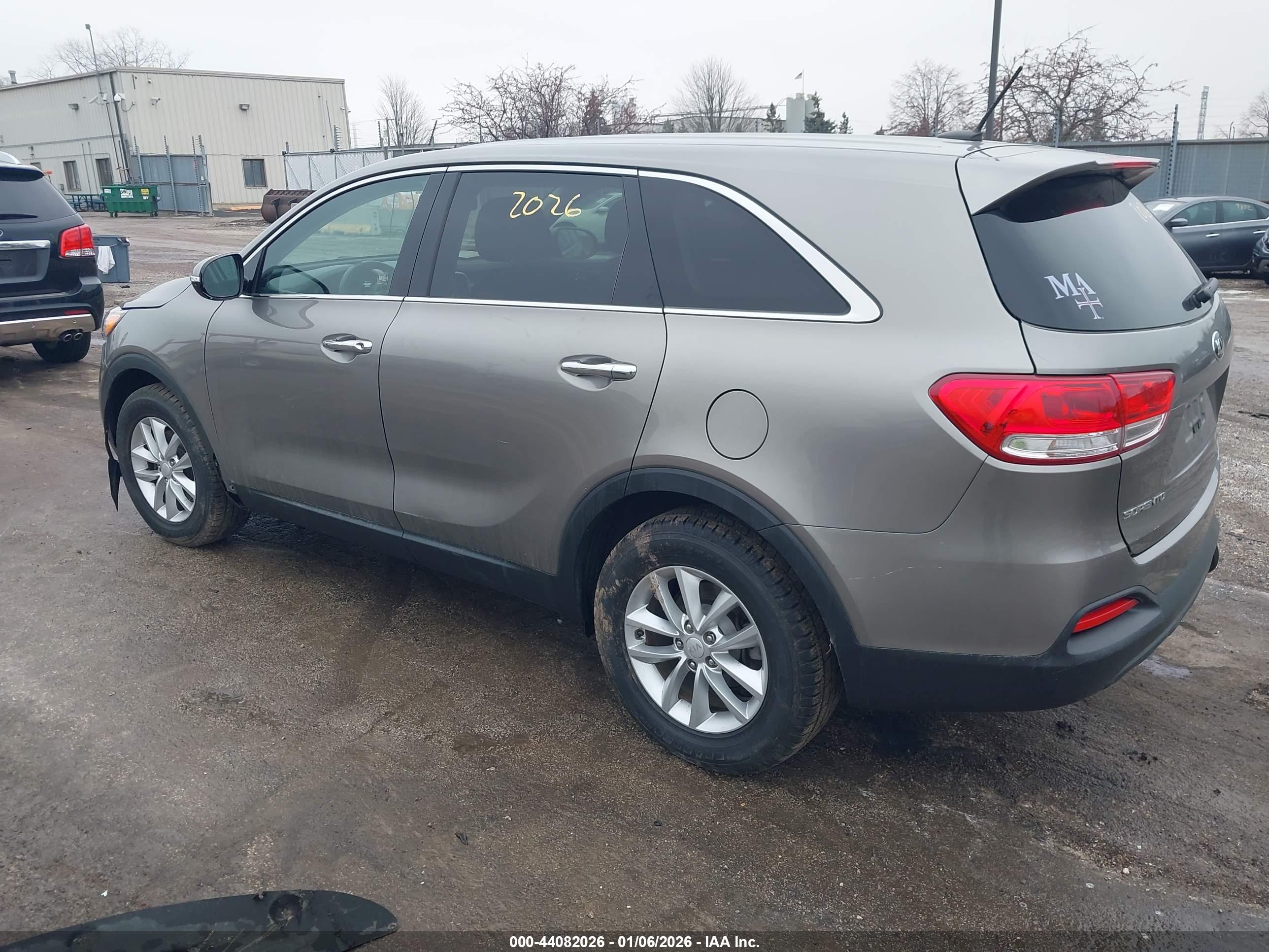 KIA SORENTO image 3
