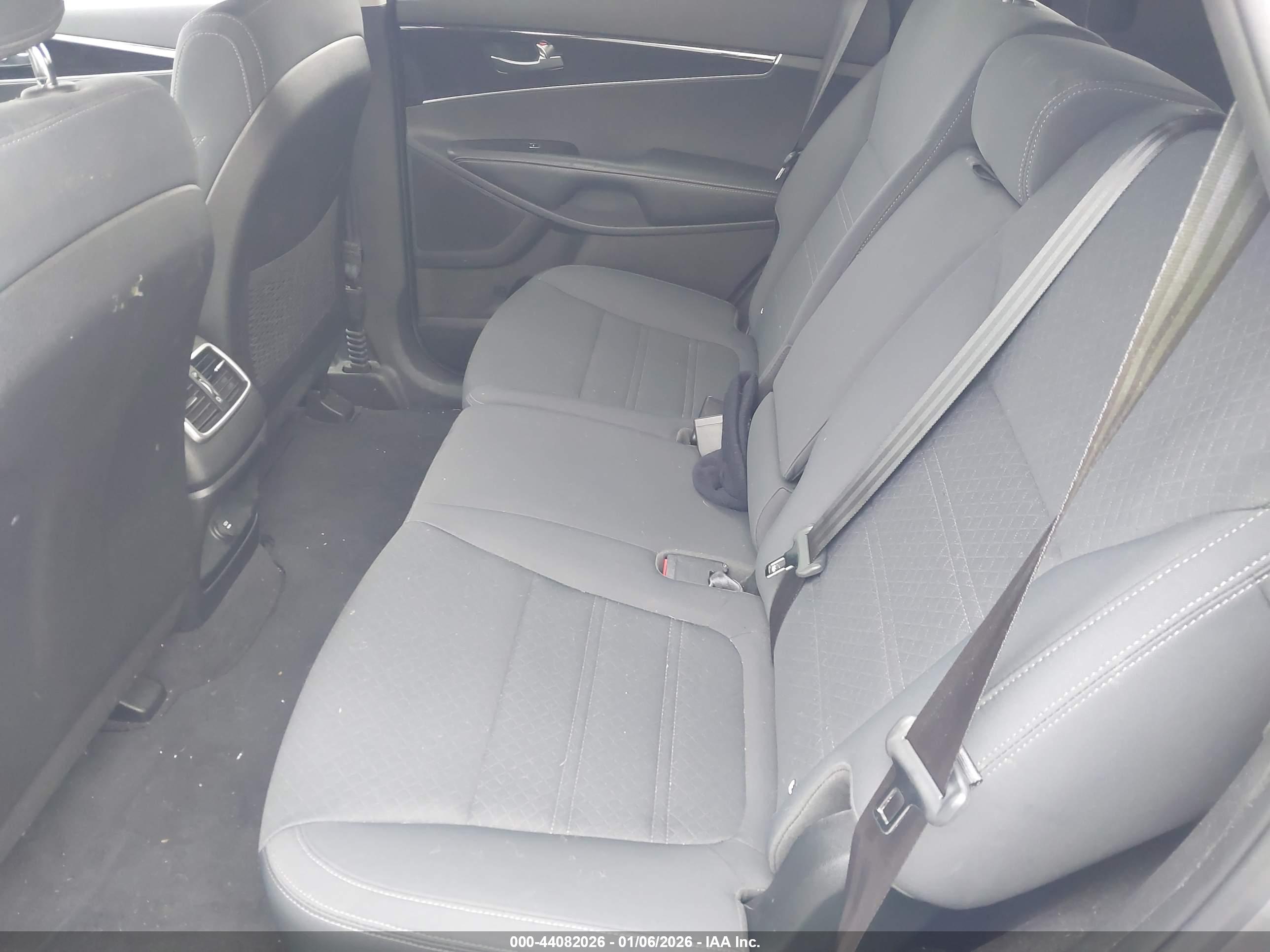 KIA SORENTO image 8
