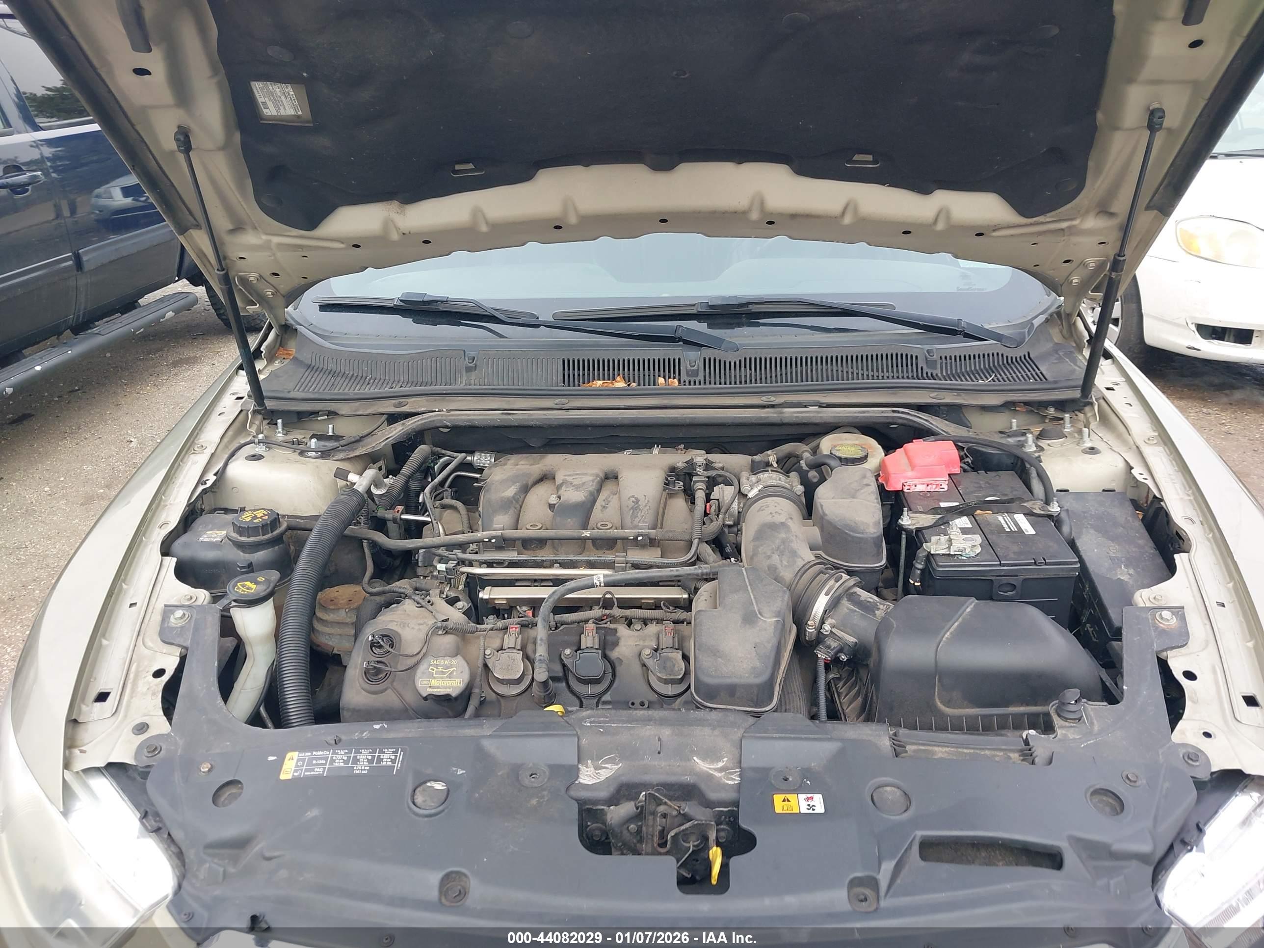 FORD TAURUS image 10