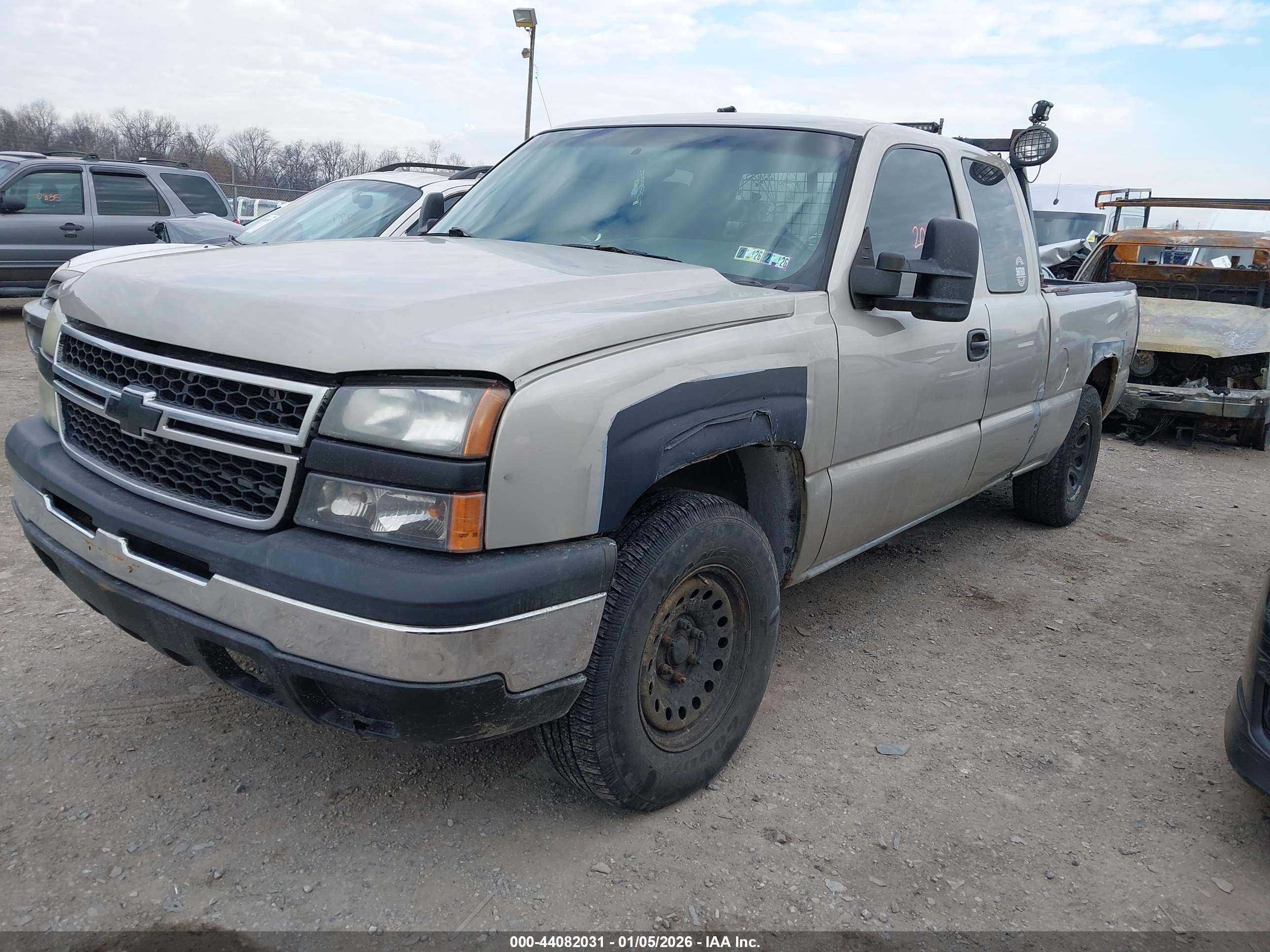 CHEVROLET SILVERADO image 2