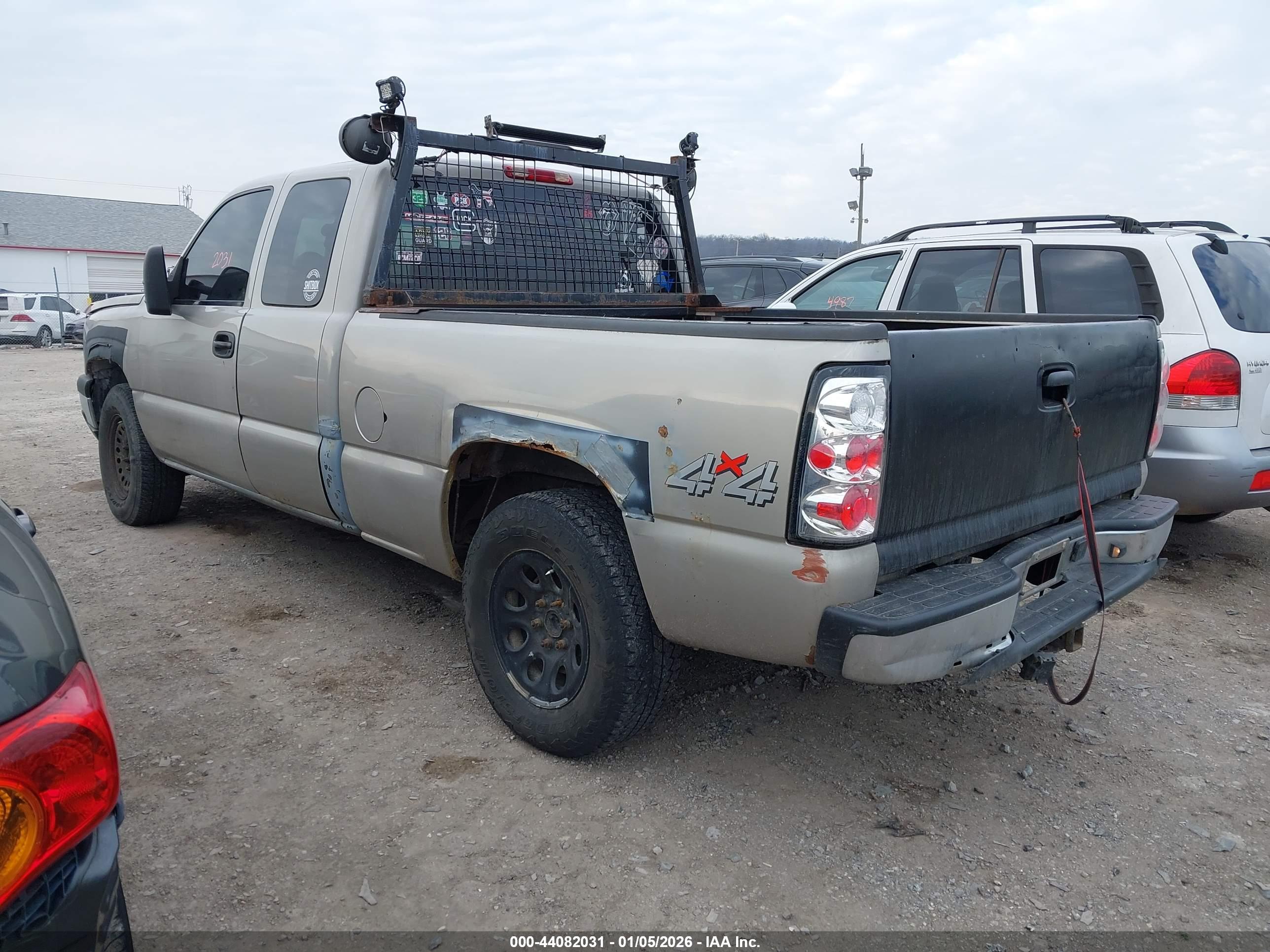 CHEVROLET SILVERADO image 3