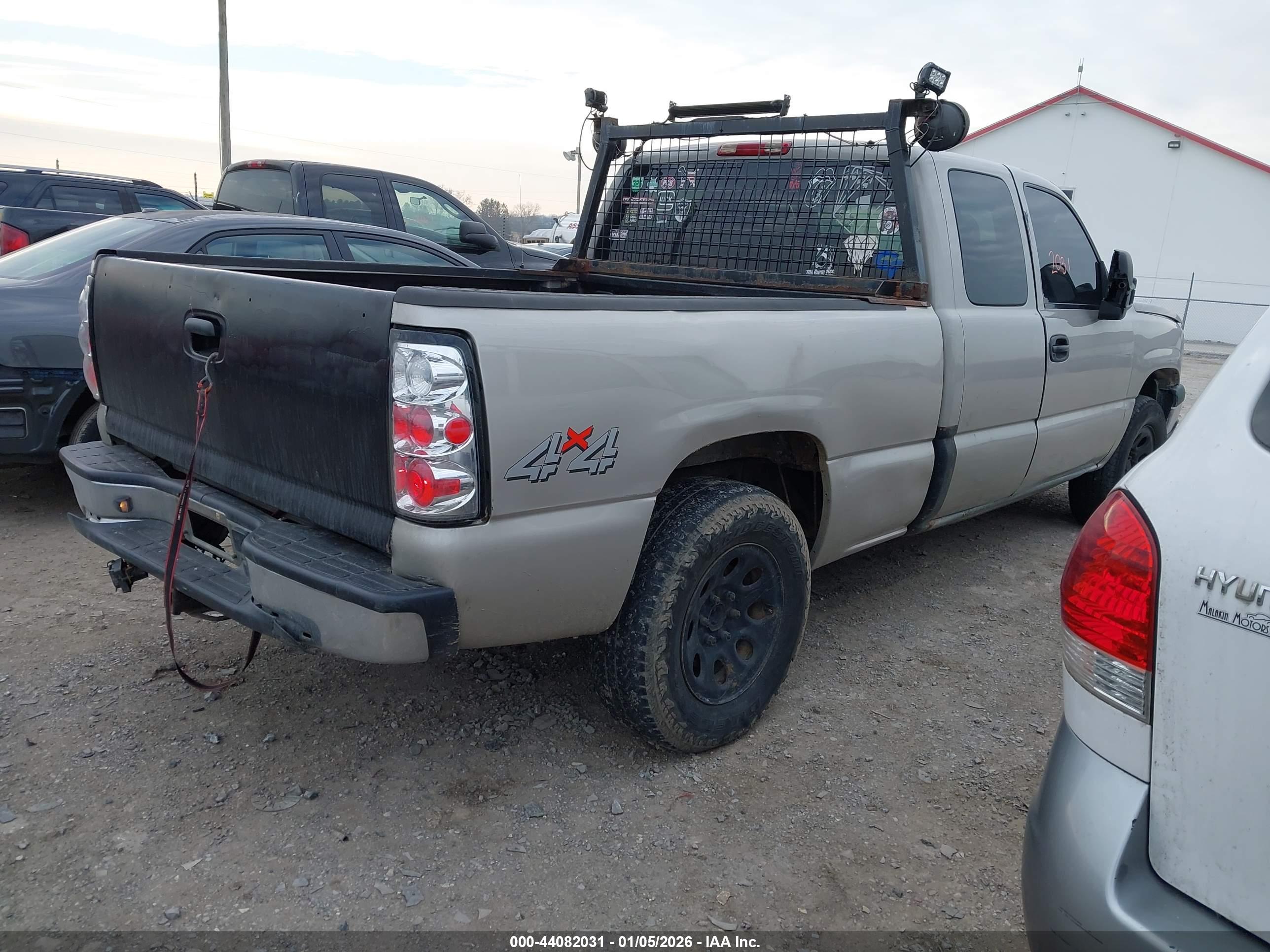 CHEVROLET SILVERADO image 4