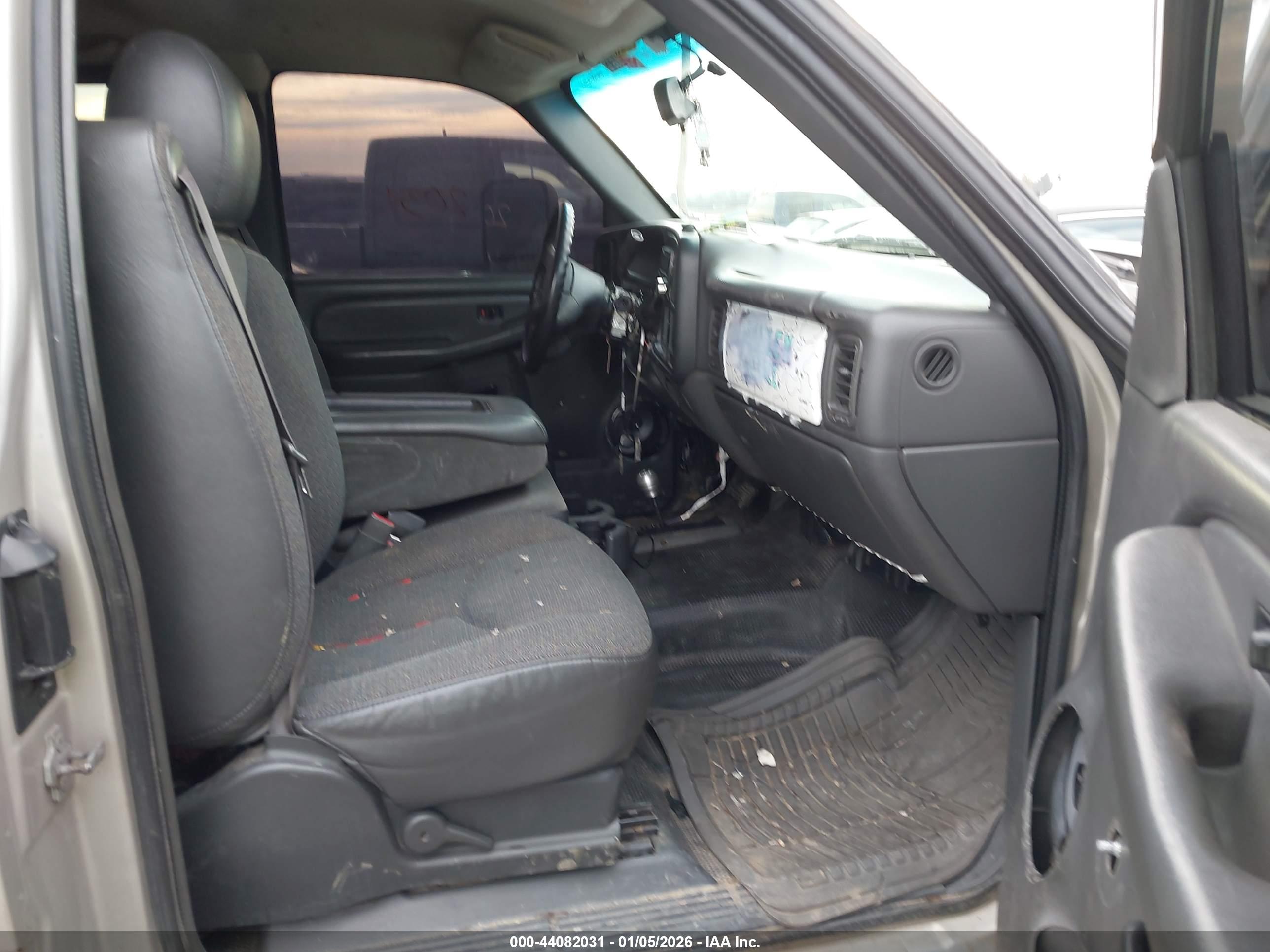 CHEVROLET SILVERADO image 5