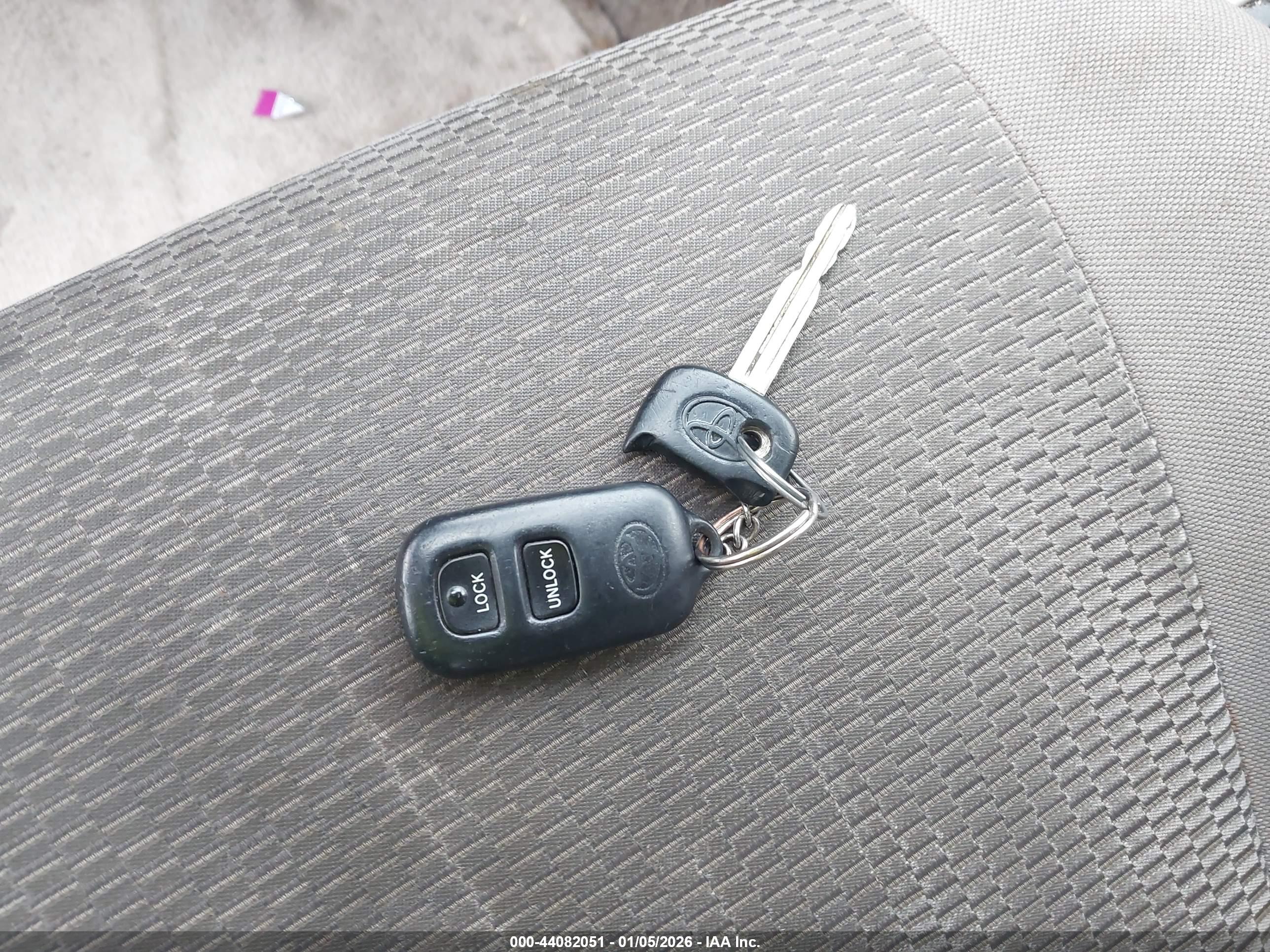 TOYOTA RAV4 image 11