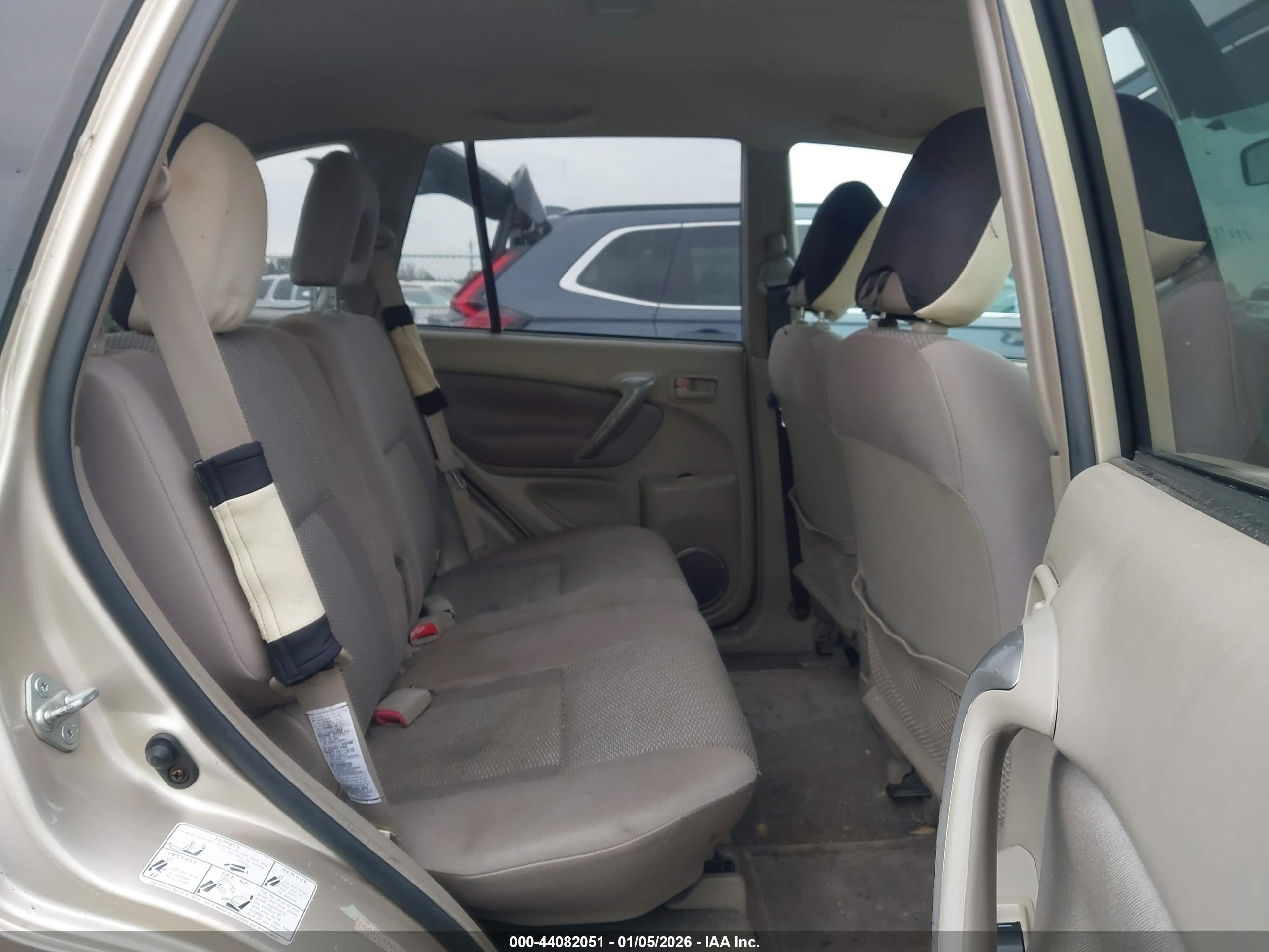 TOYOTA RAV4 image 8