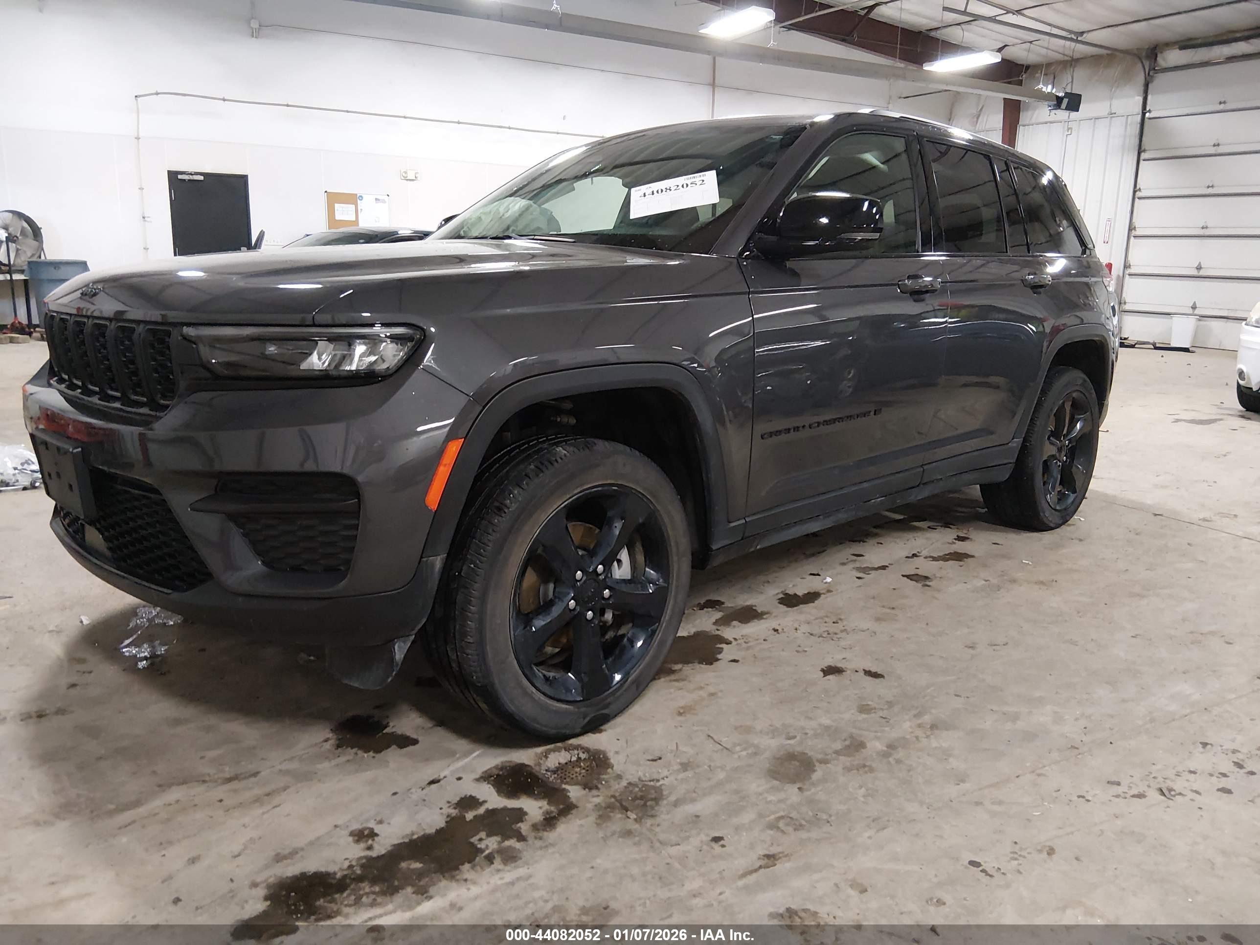 JEEP GRAND image 2