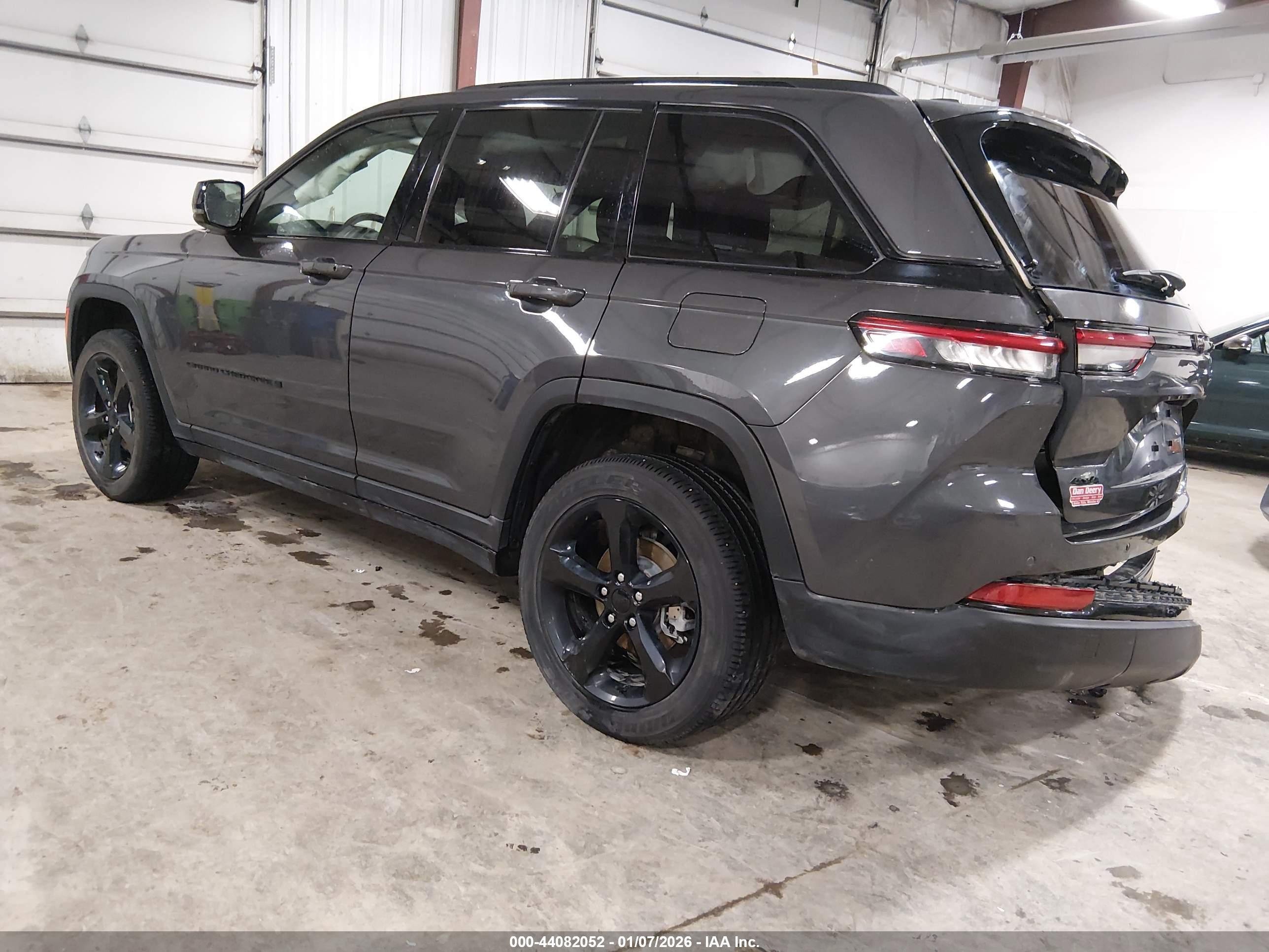 JEEP GRAND image 3