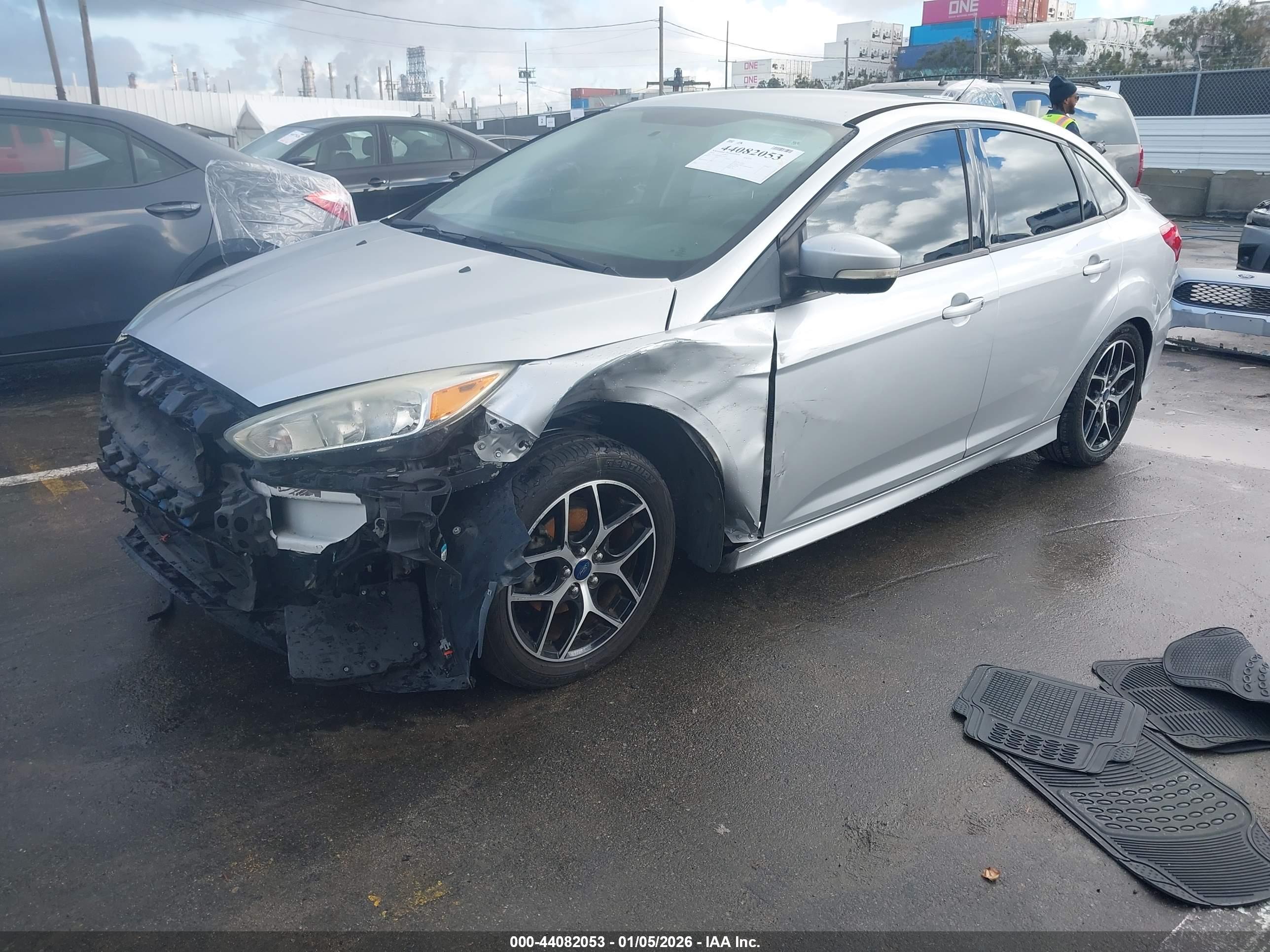 FORD FOCUS image 2