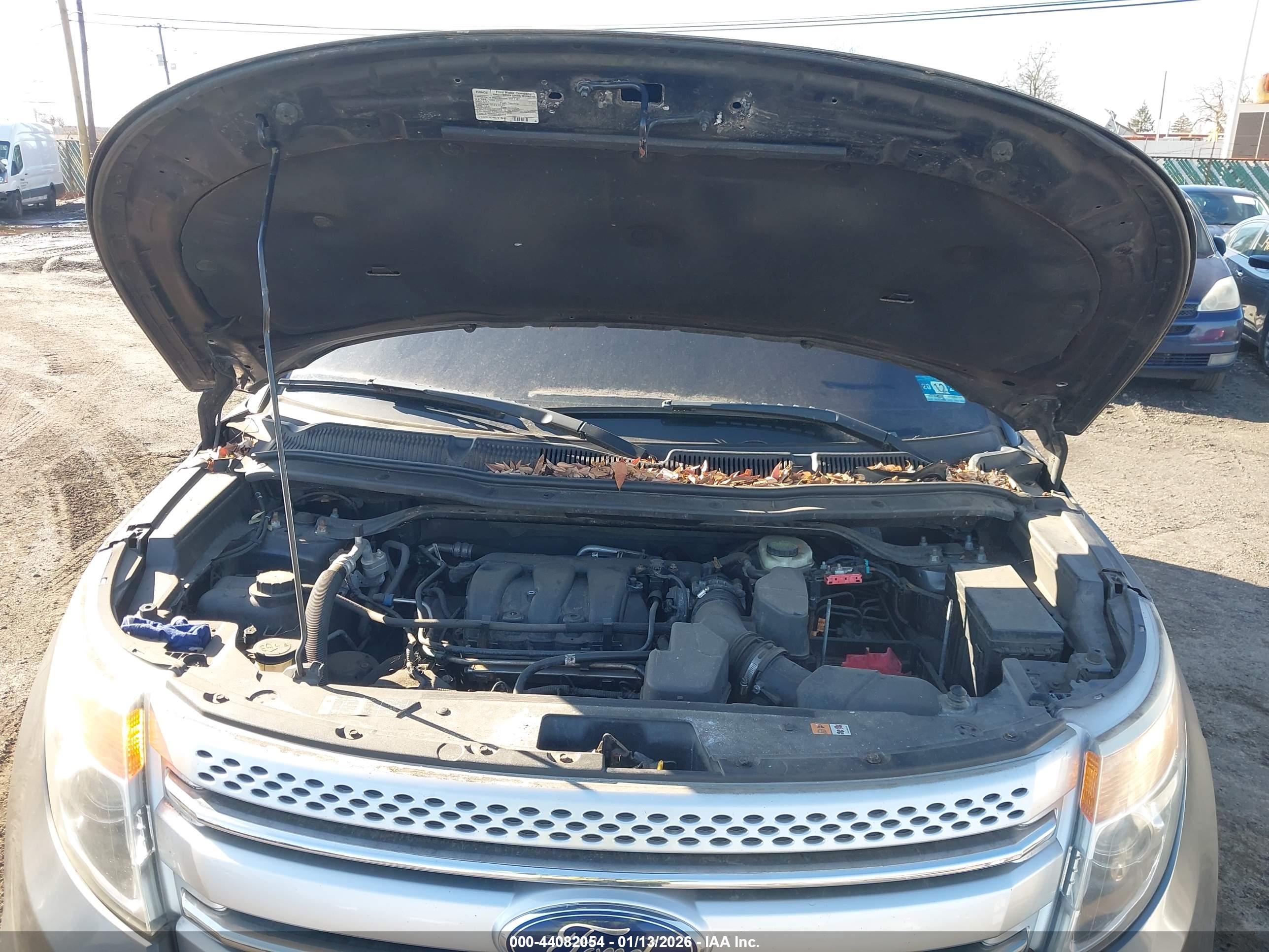 FORD EXPLORER image 10