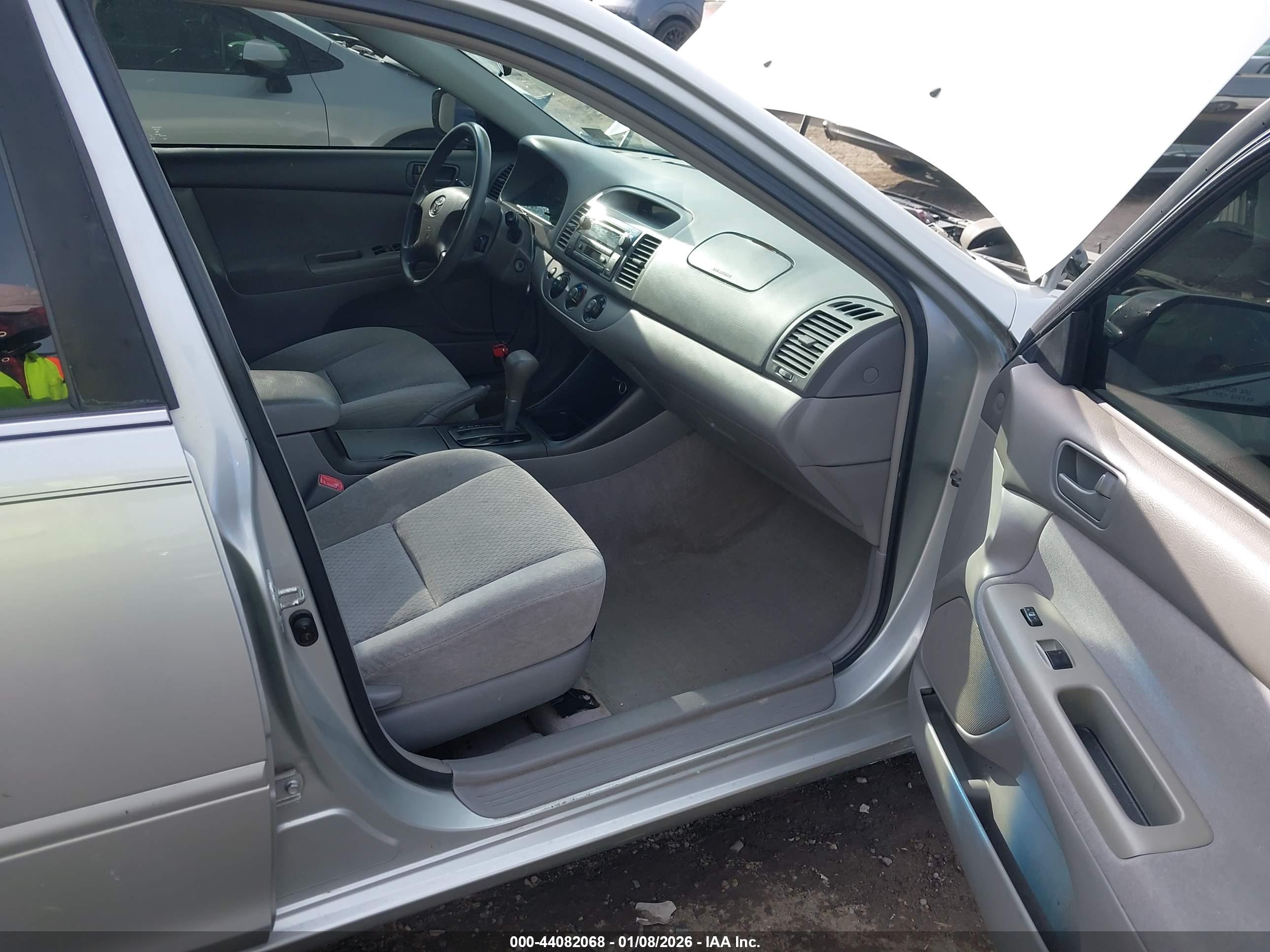 TOYOTA CAMRY image 5