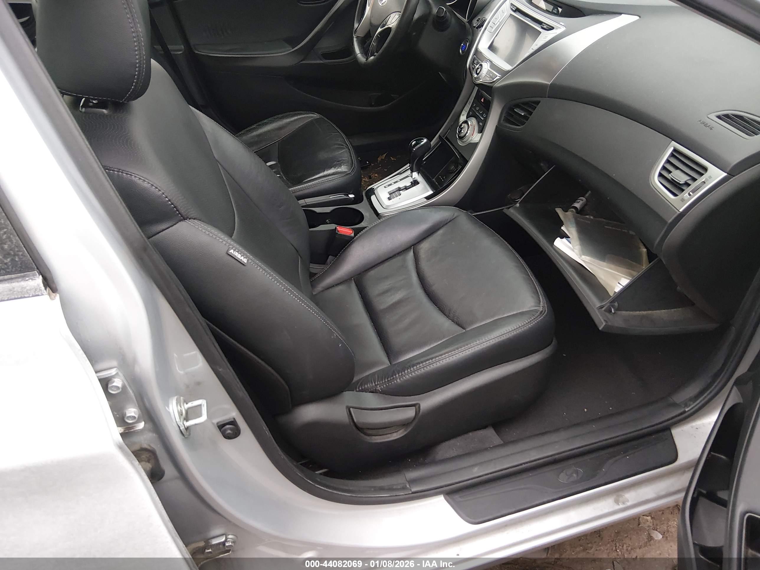 HYUNDAI ELANTRA image 5