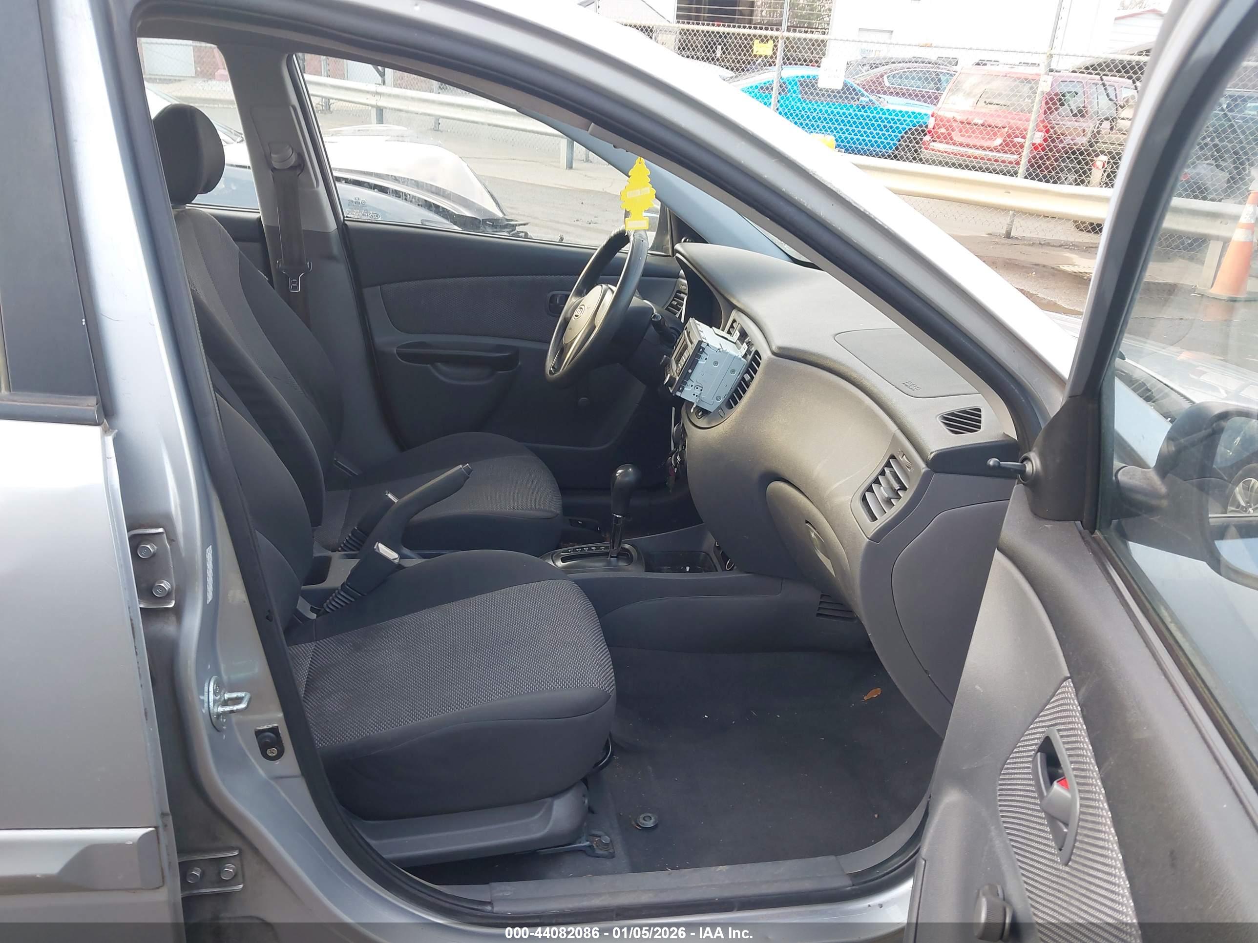 KIA RIO image 5