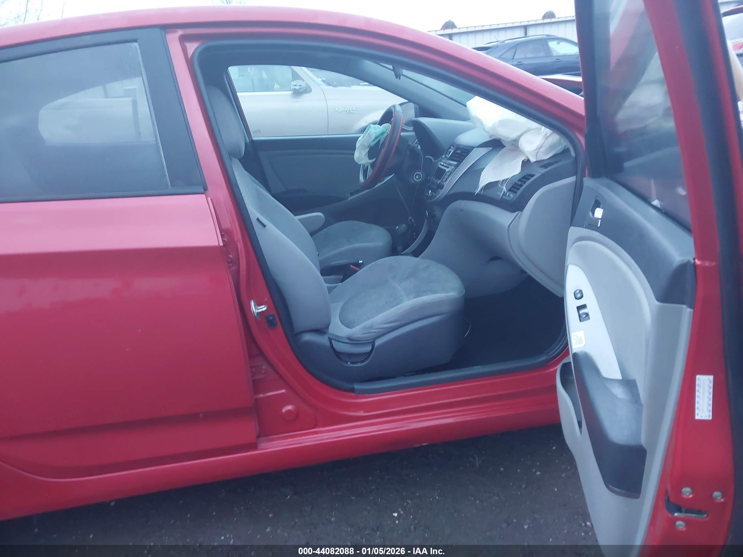 HYUNDAI ACCENT image 5