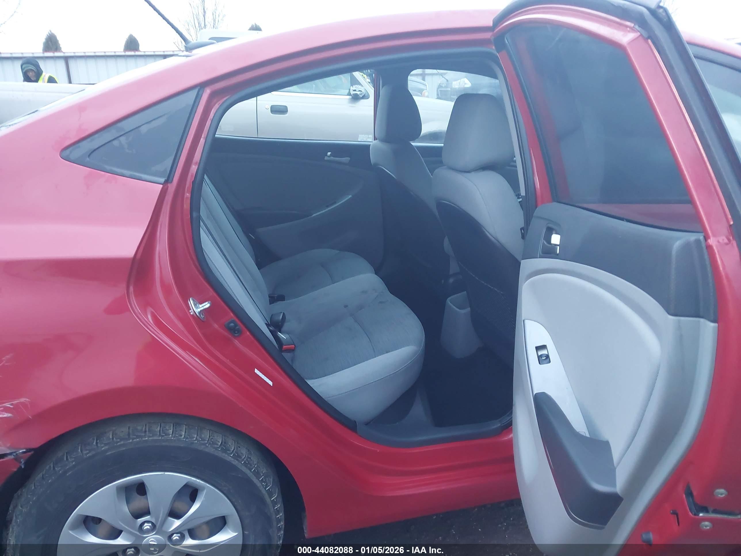 HYUNDAI ACCENT image 8