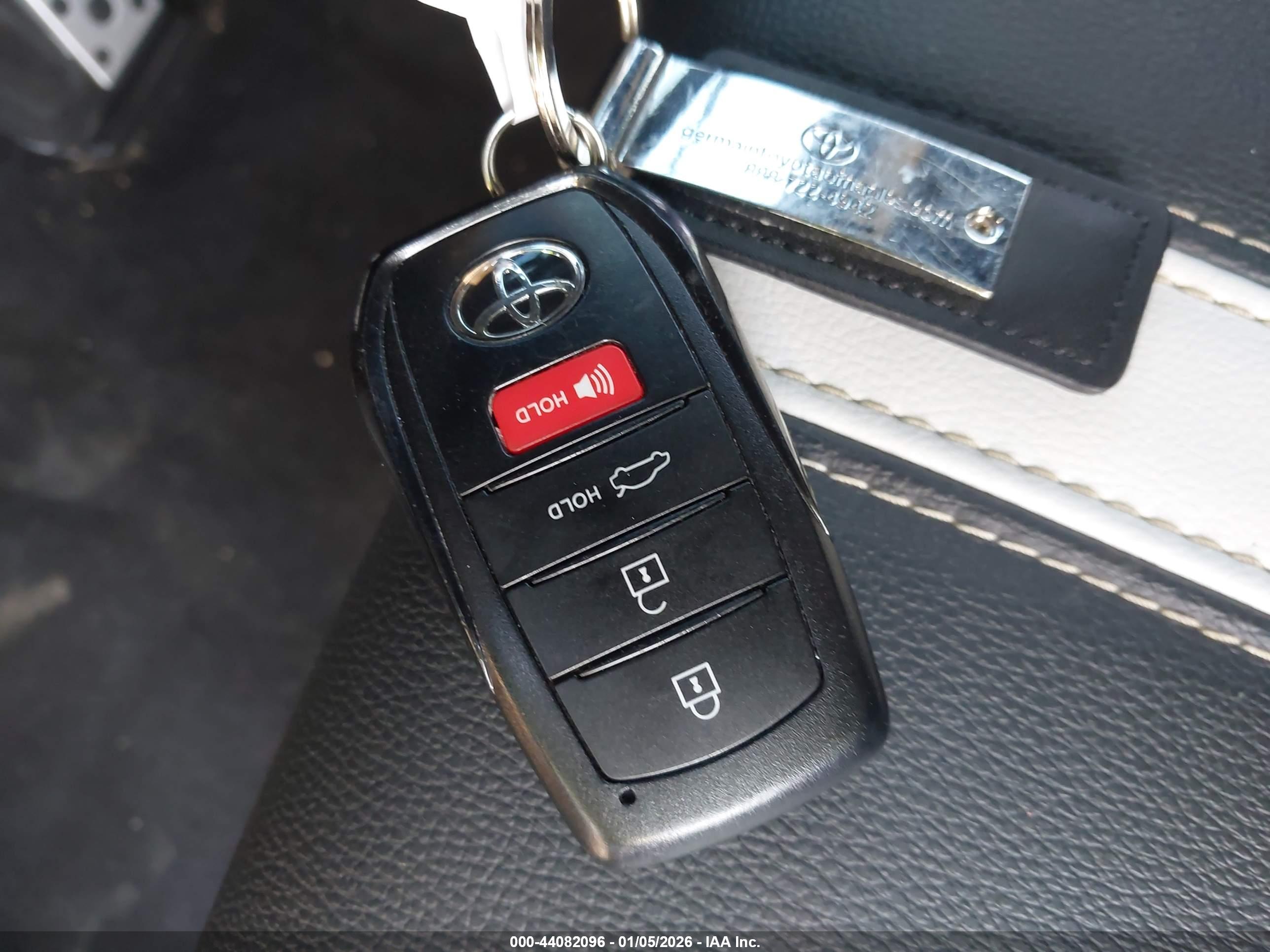 TOYOTA CAMRY image 11