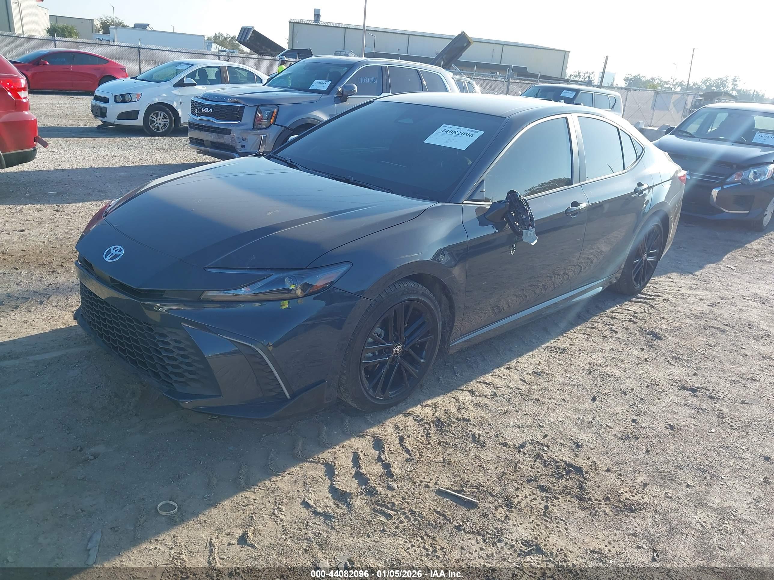 TOYOTA CAMRY image 2