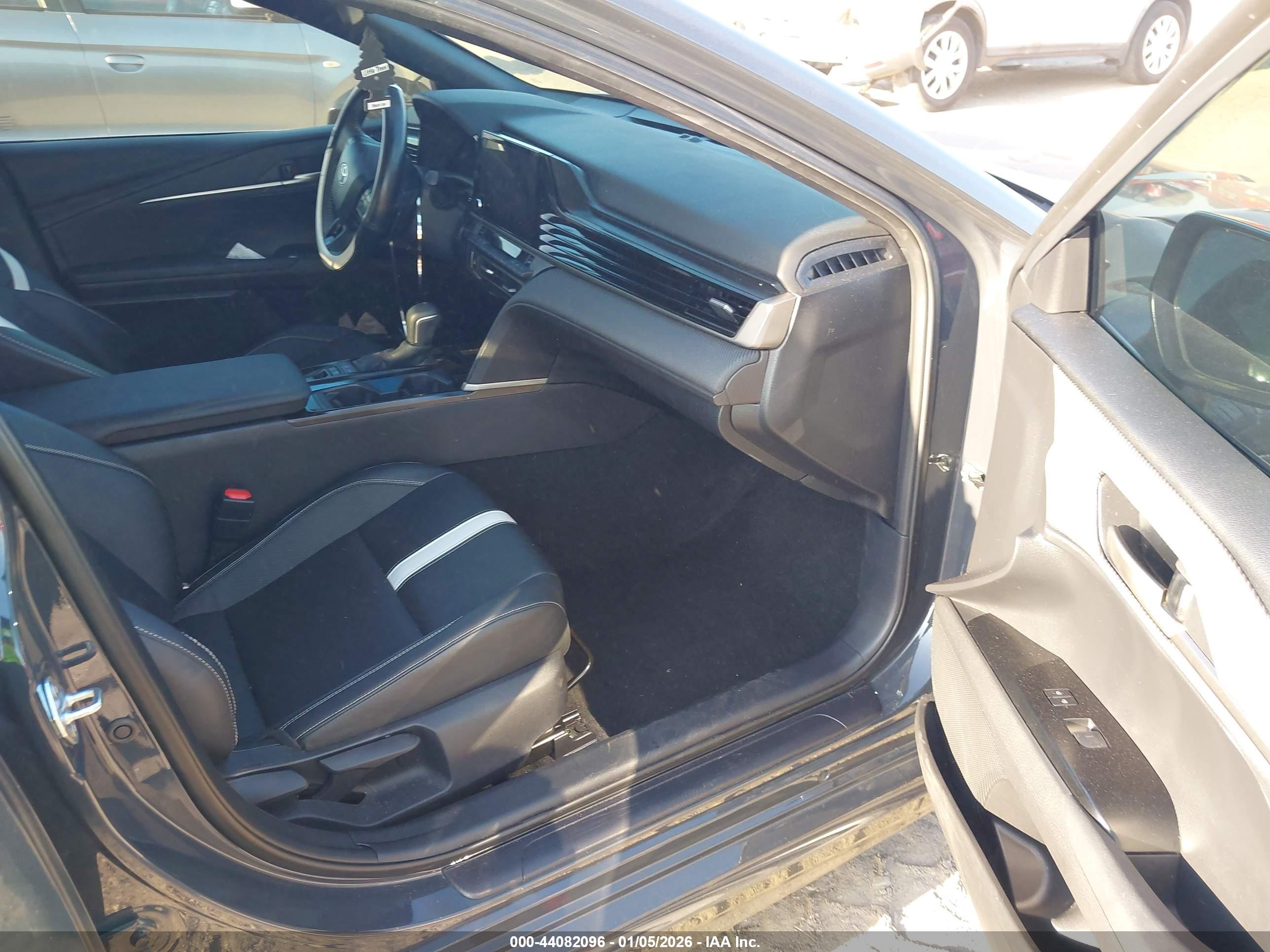 TOYOTA CAMRY image 5