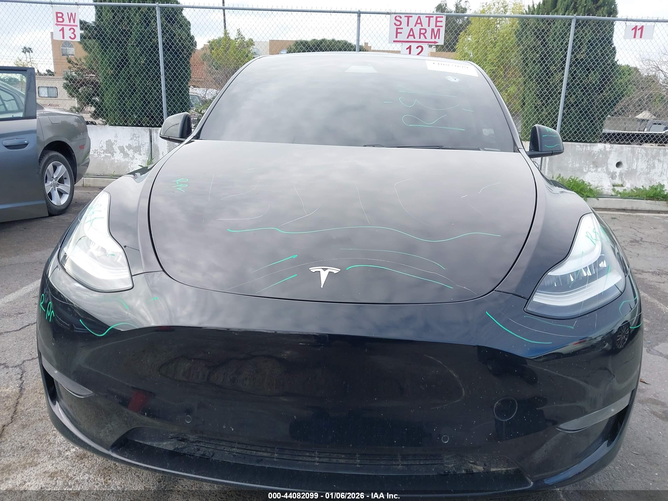 TESLA MODEL image 6