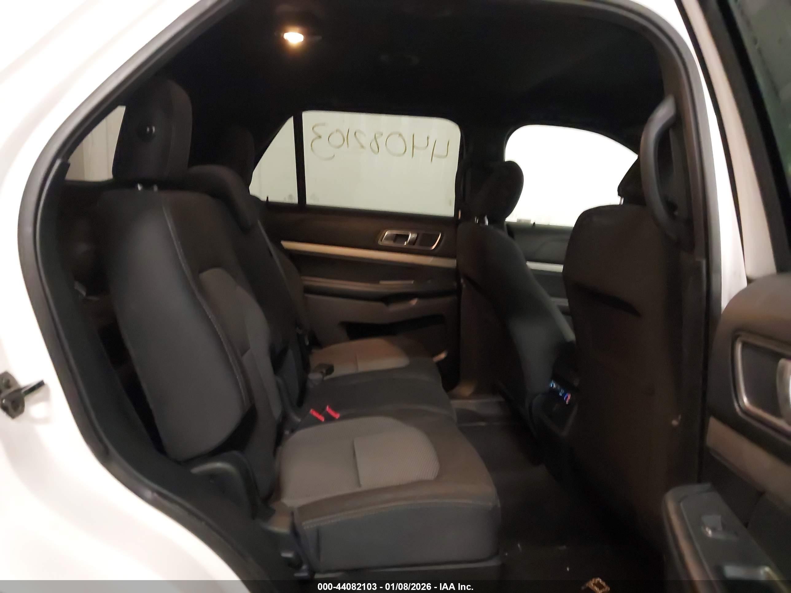 FORD EXPLORER image 8