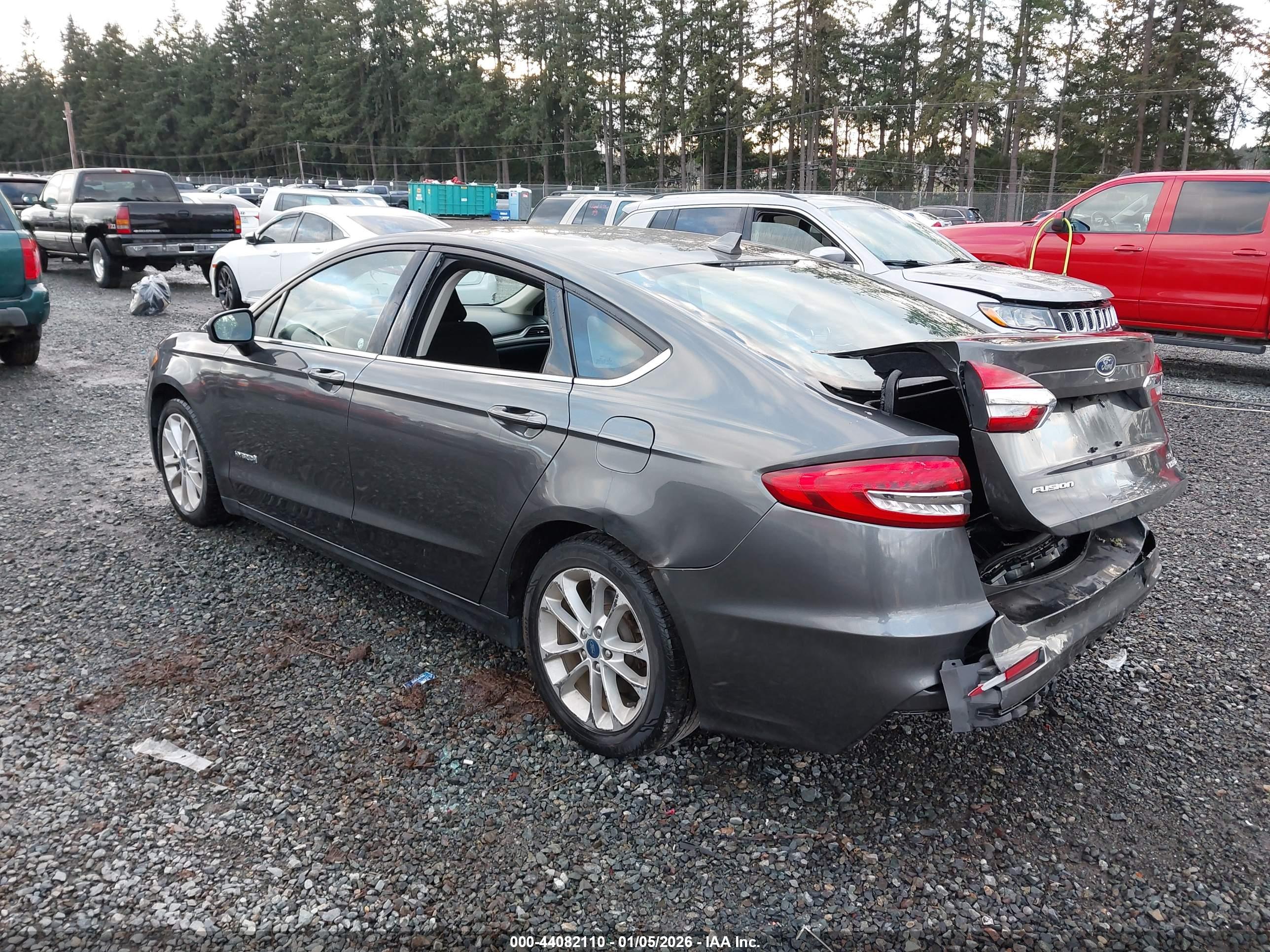 FORD FUSION image 3