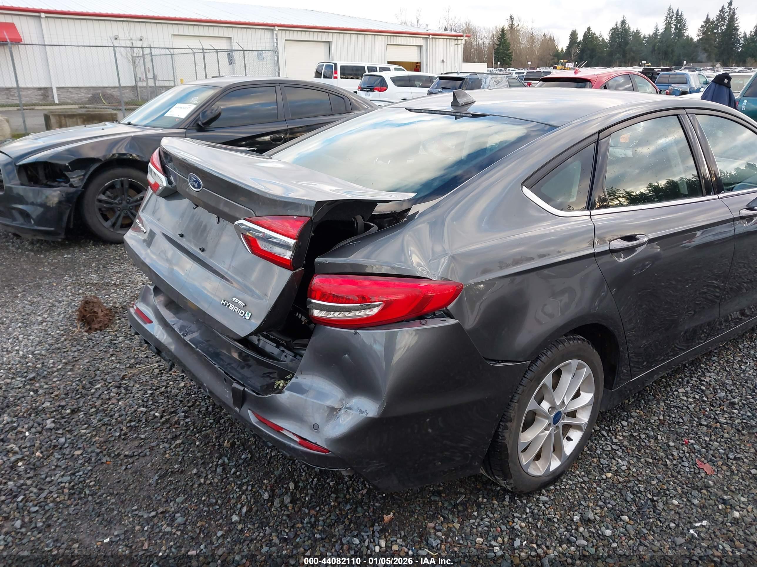 FORD FUSION image 6