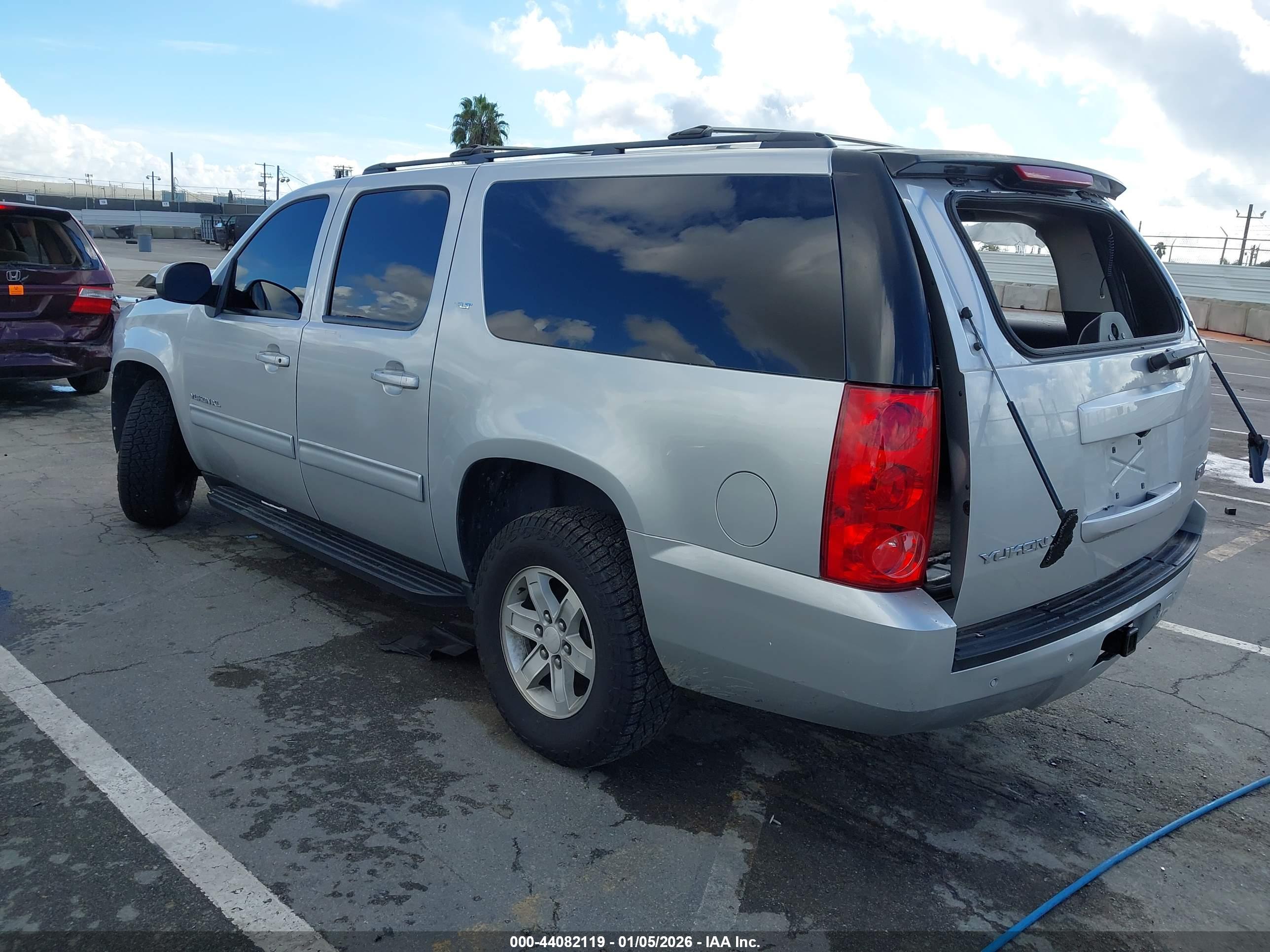 GMC YUKON image 3